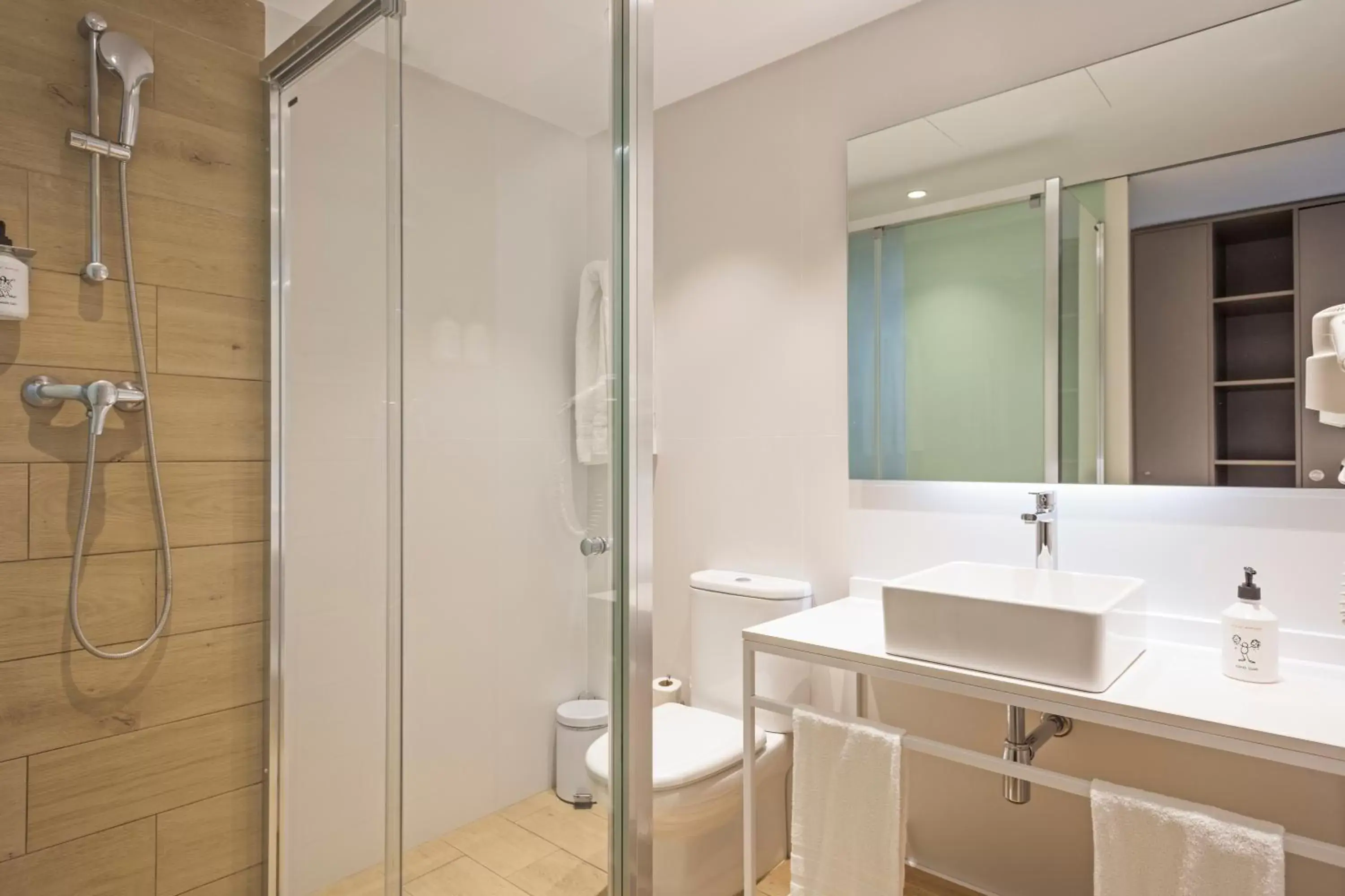 Shower, Bathroom in Aparthotel Bcn Montjuic