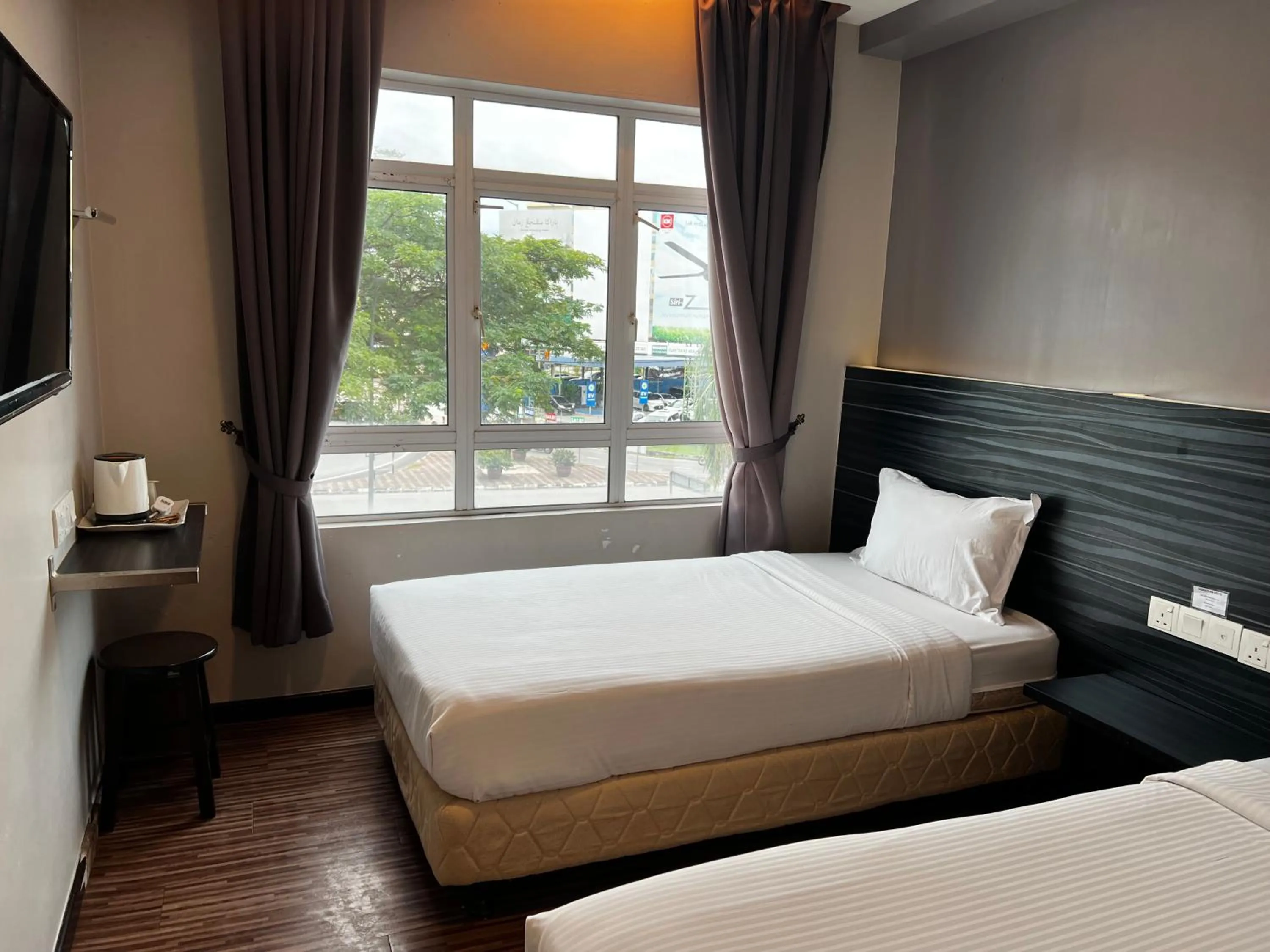 Bedroom, Bed in Signature Hotel