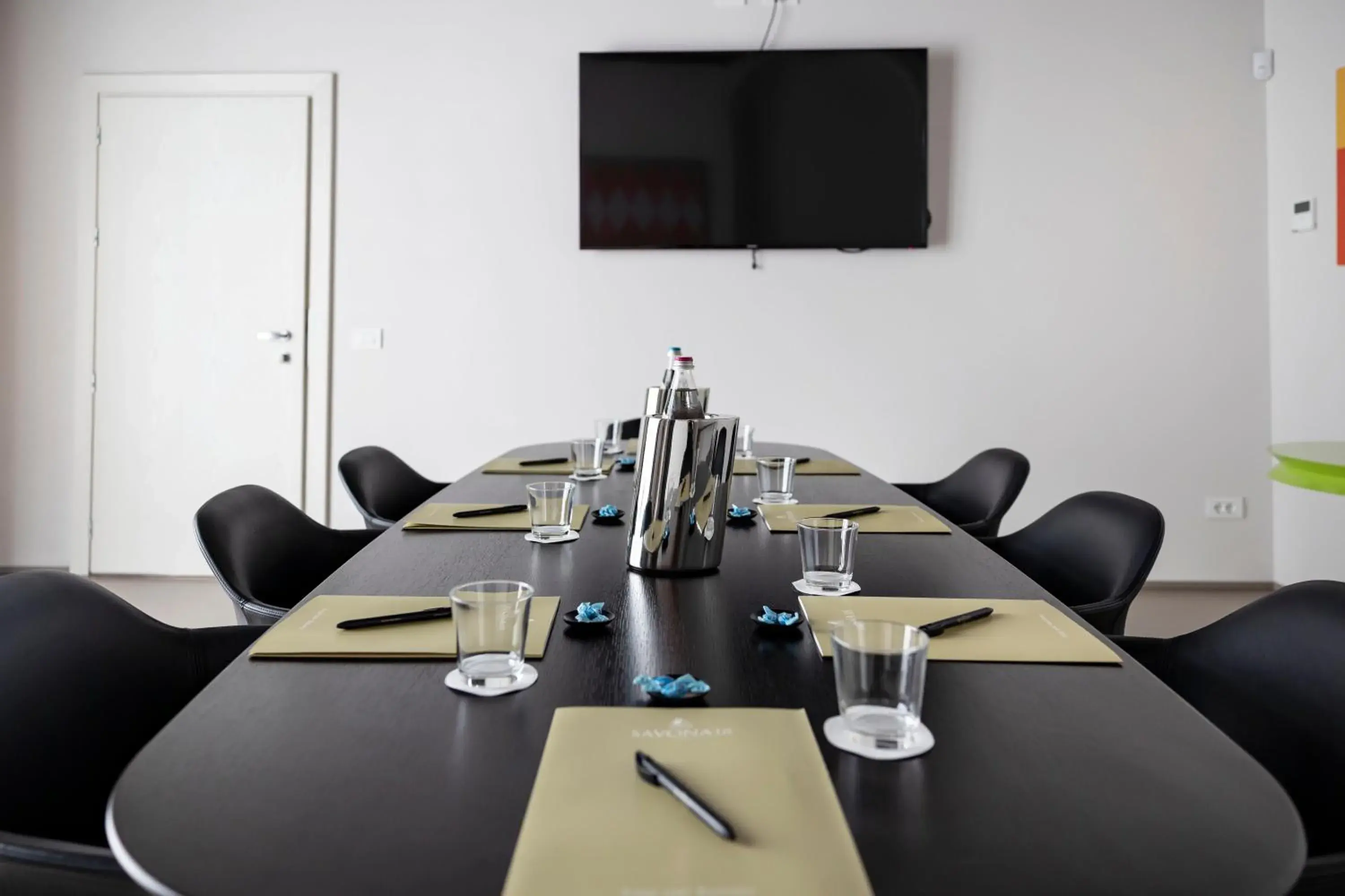Meeting/conference room in Savona 18 Suites