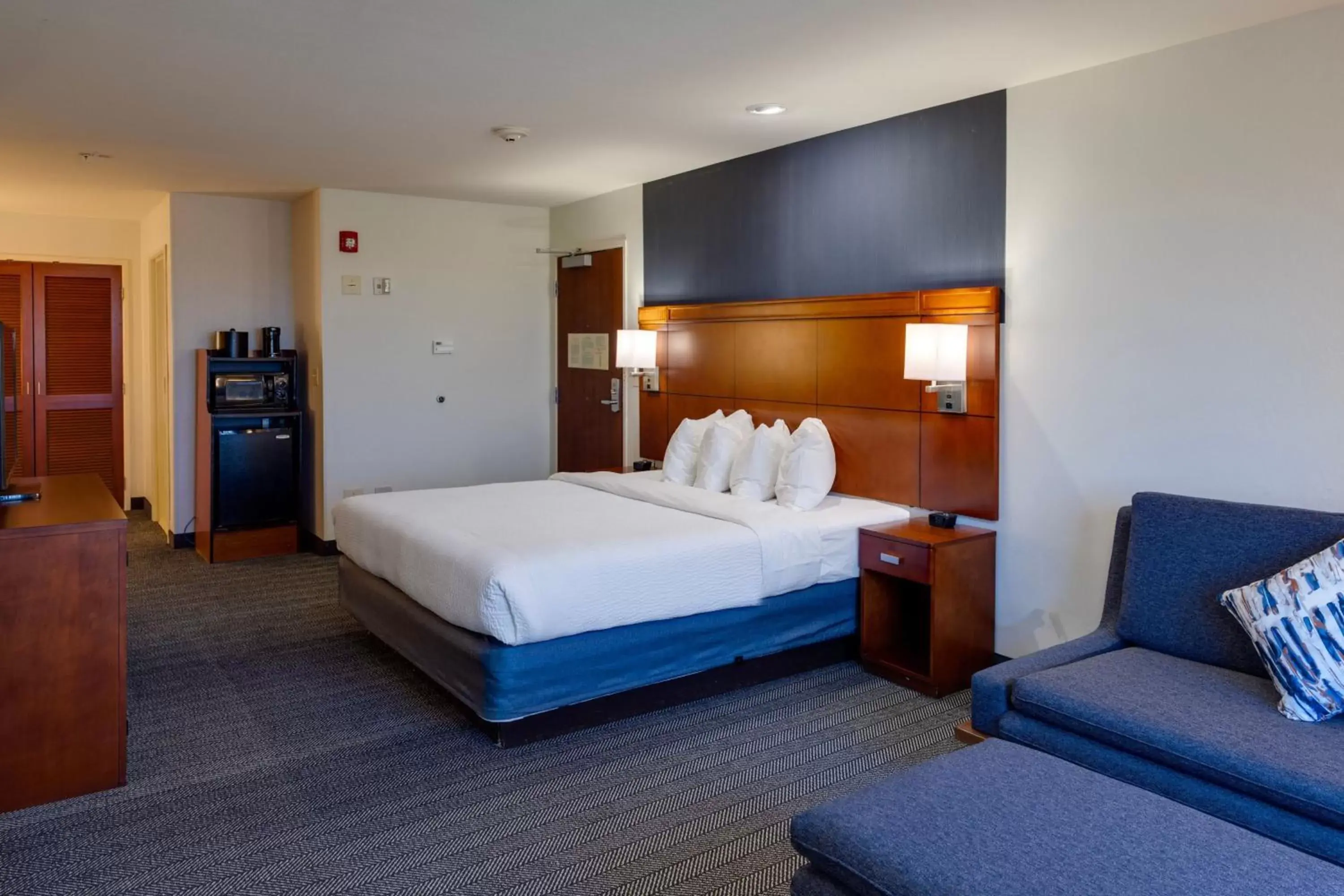 Bedroom, Bed in Courtyard by Marriott Oklahoma City North/Quail Springs