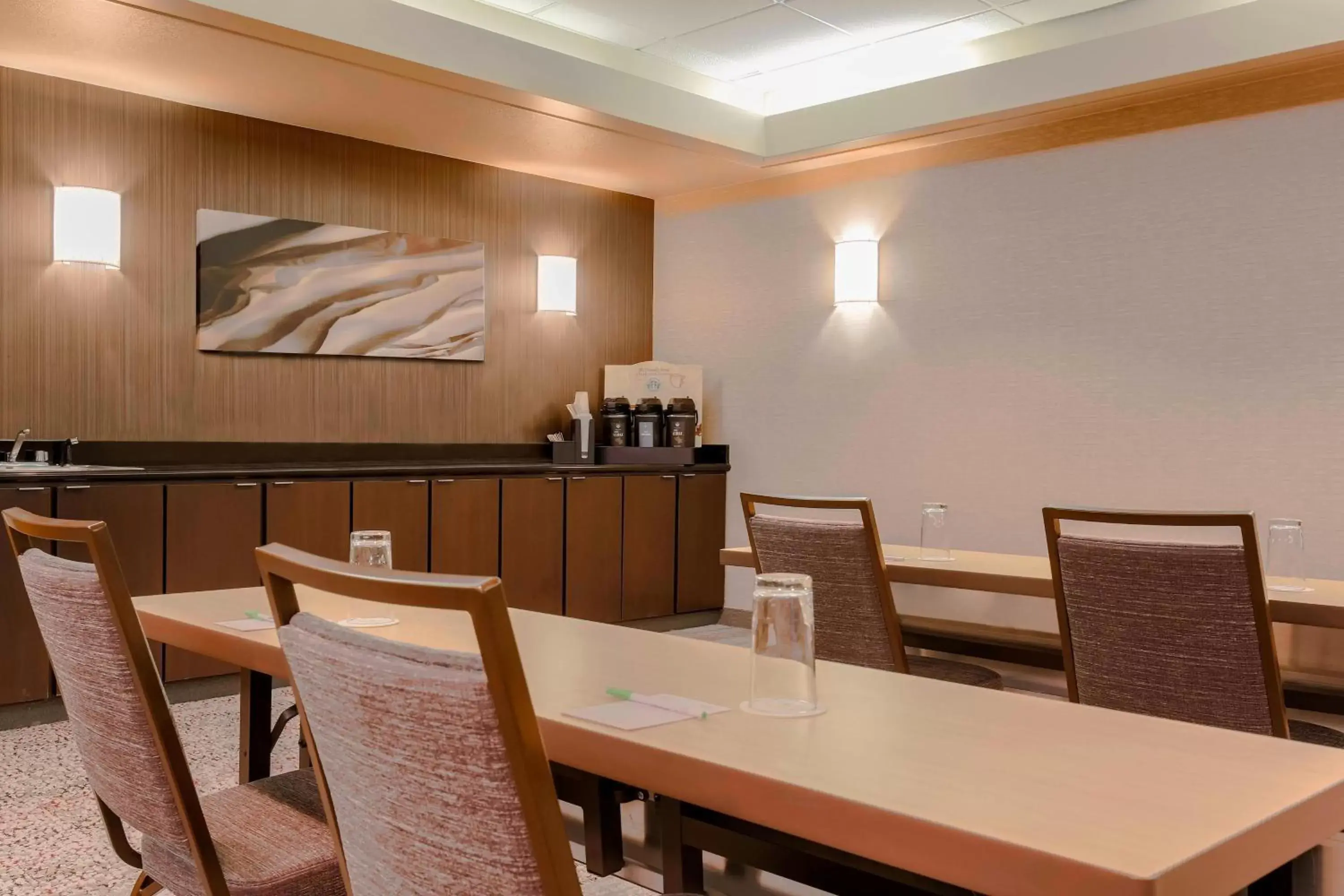 Meeting/conference room, Restaurant/Places to Eat in Courtyard by Marriott Orlando Lake Mary North