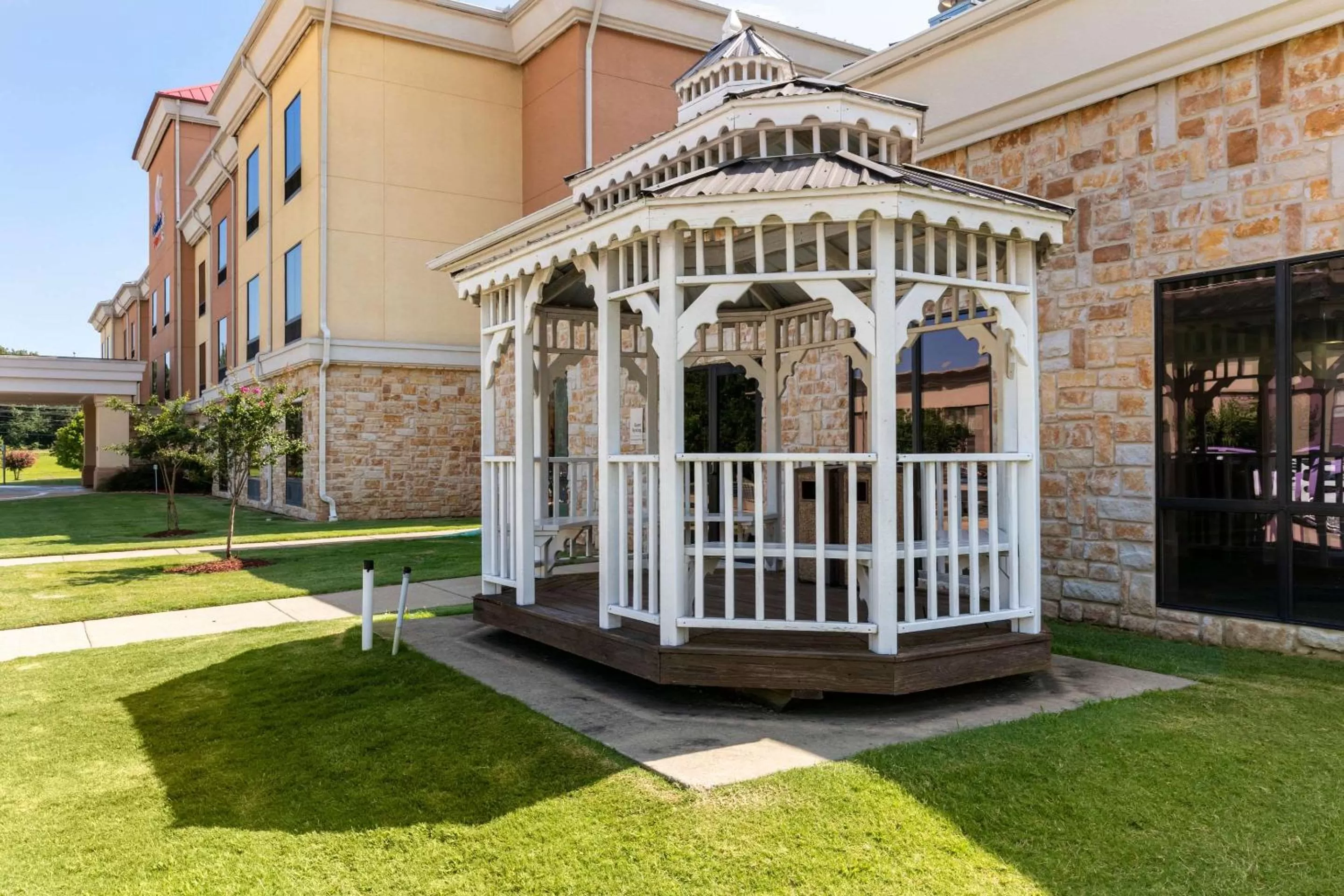 Property building in Comfort Suites Forrest City