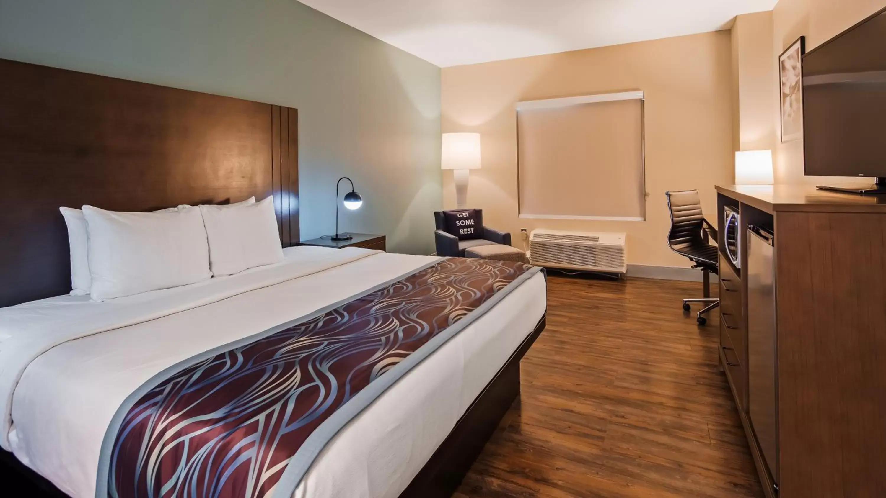 Bed in Best Western Plus New Barstow Inn & Suites