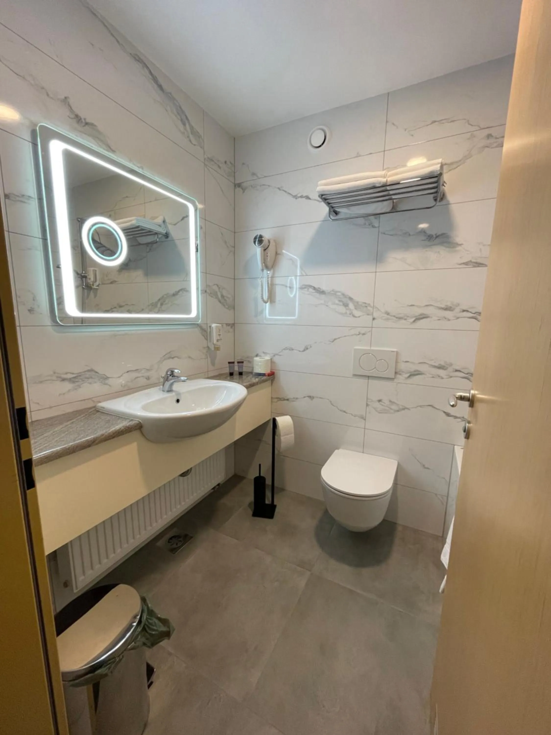 Toilet in Hotel Jezero