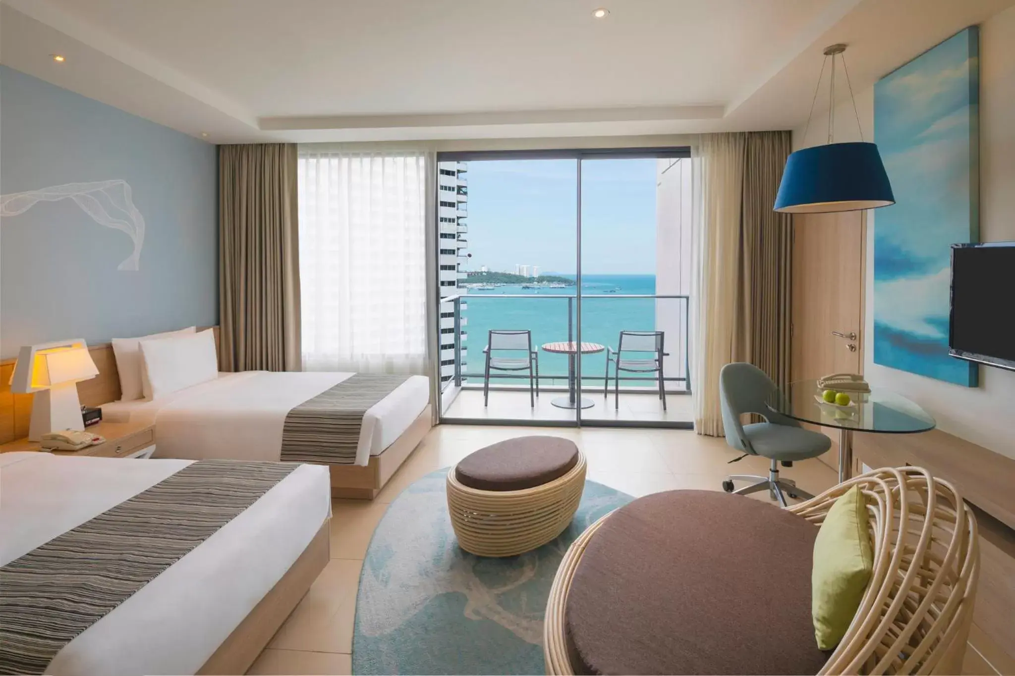 Photo of the whole room, Sea View in Holiday Inn Pattaya, an IHG Hotel