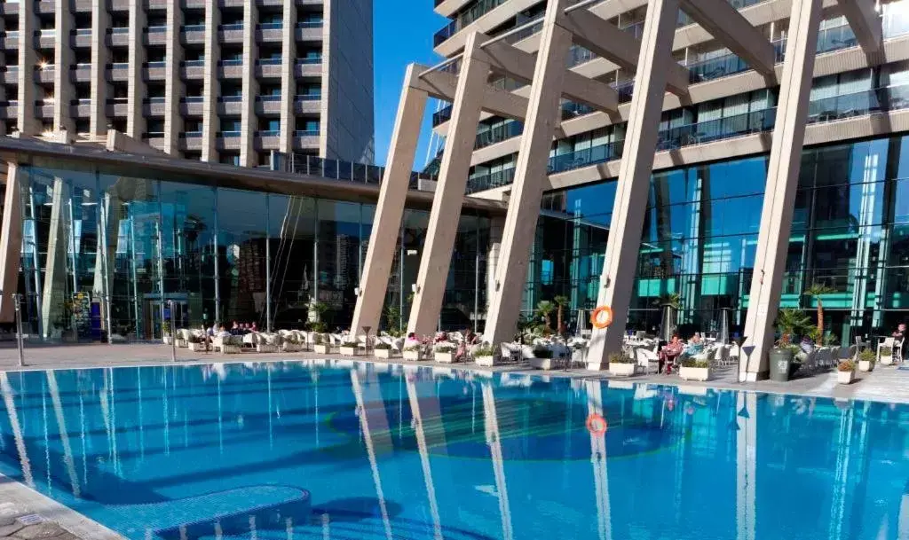 Swimming Pool in Gran Hotel Bali