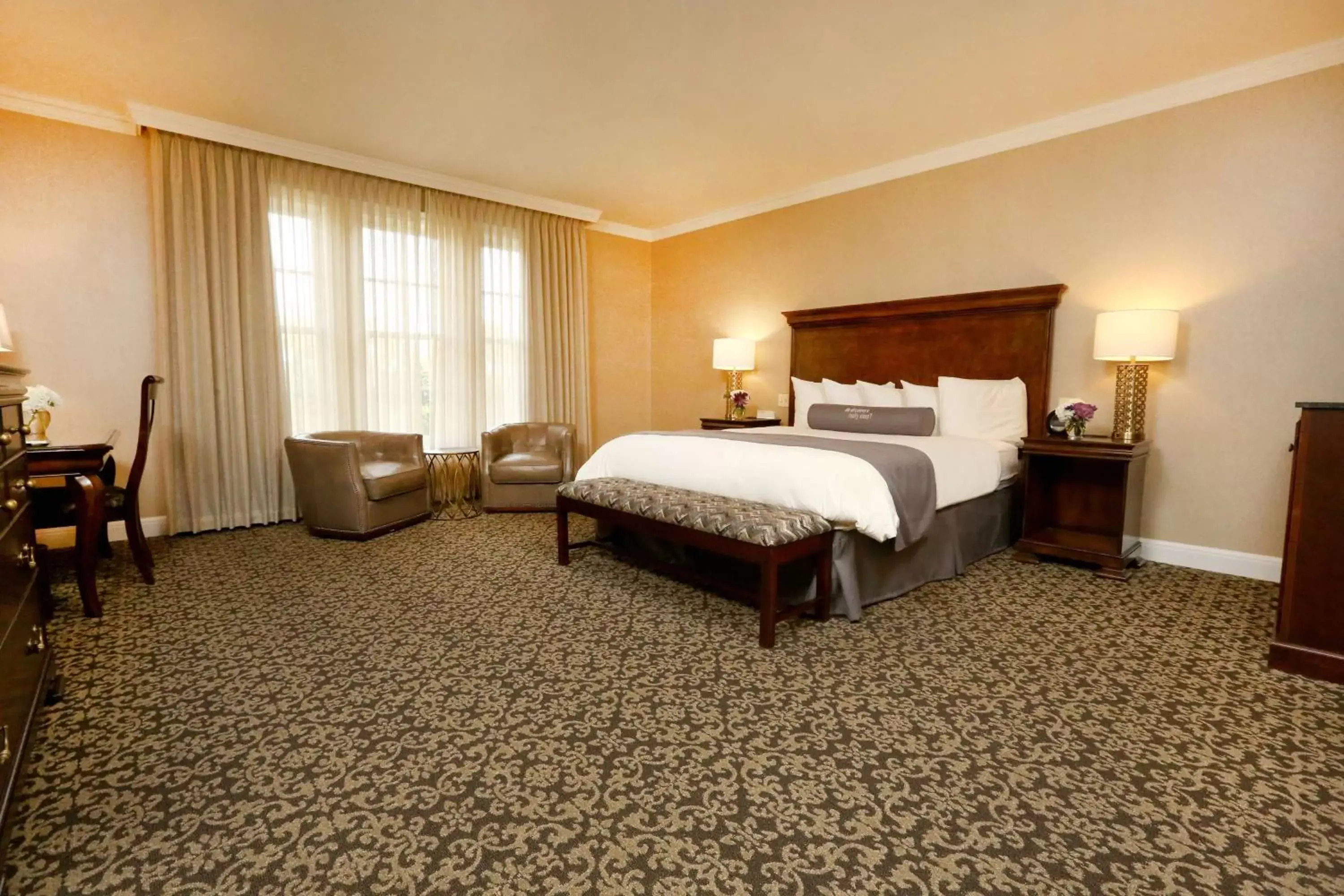 Bedroom, Bed in Royal Park Hotel