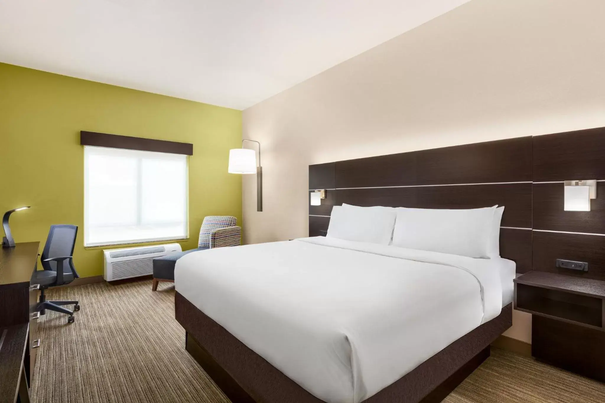 Photo of the whole room, Bed in Holiday Inn Express Hotel & Suites San Antonio NW-Medical Area, an IHG Hotel