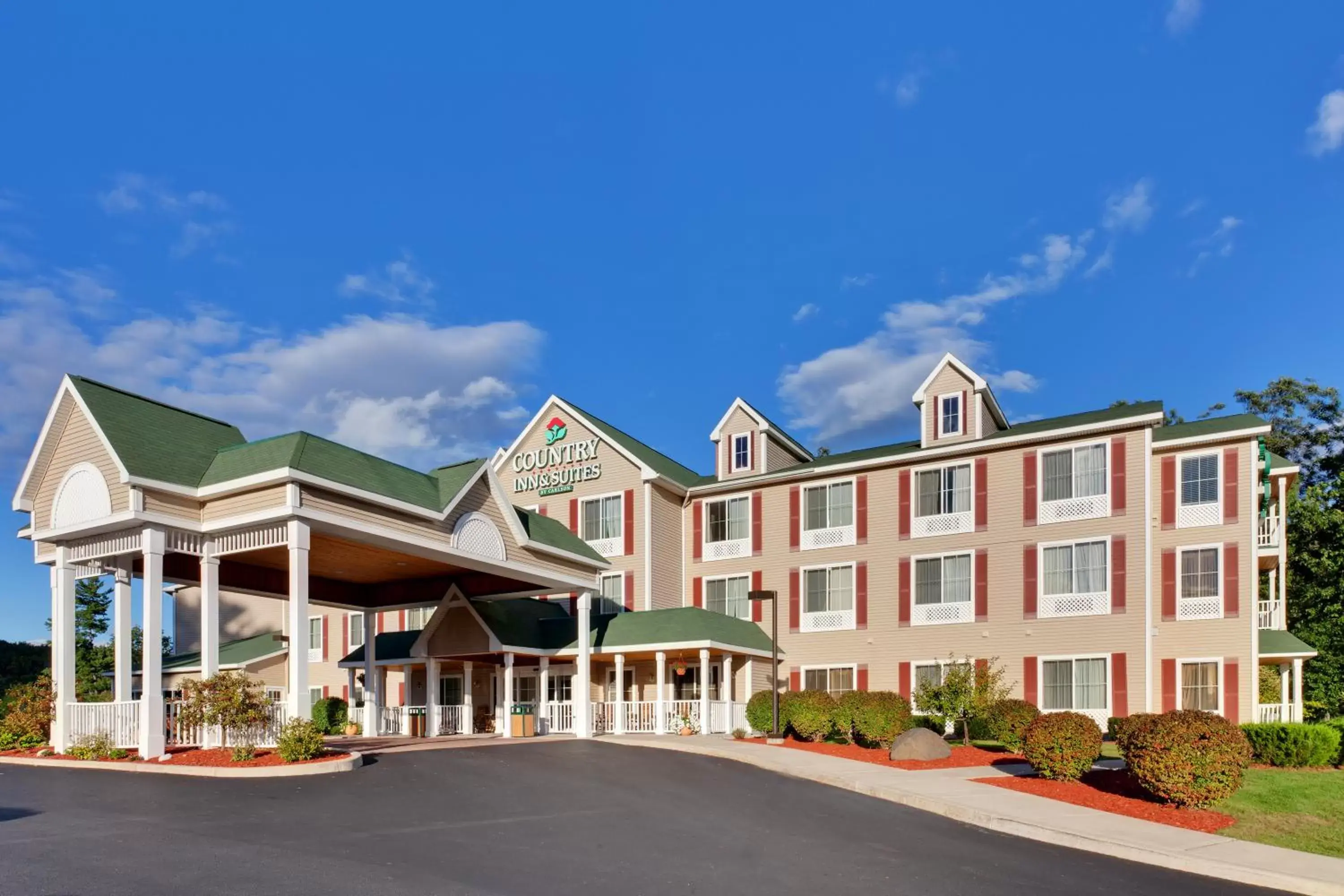 Facade/entrance, Property Building in Country Inn & Suites by Radisson Lake George