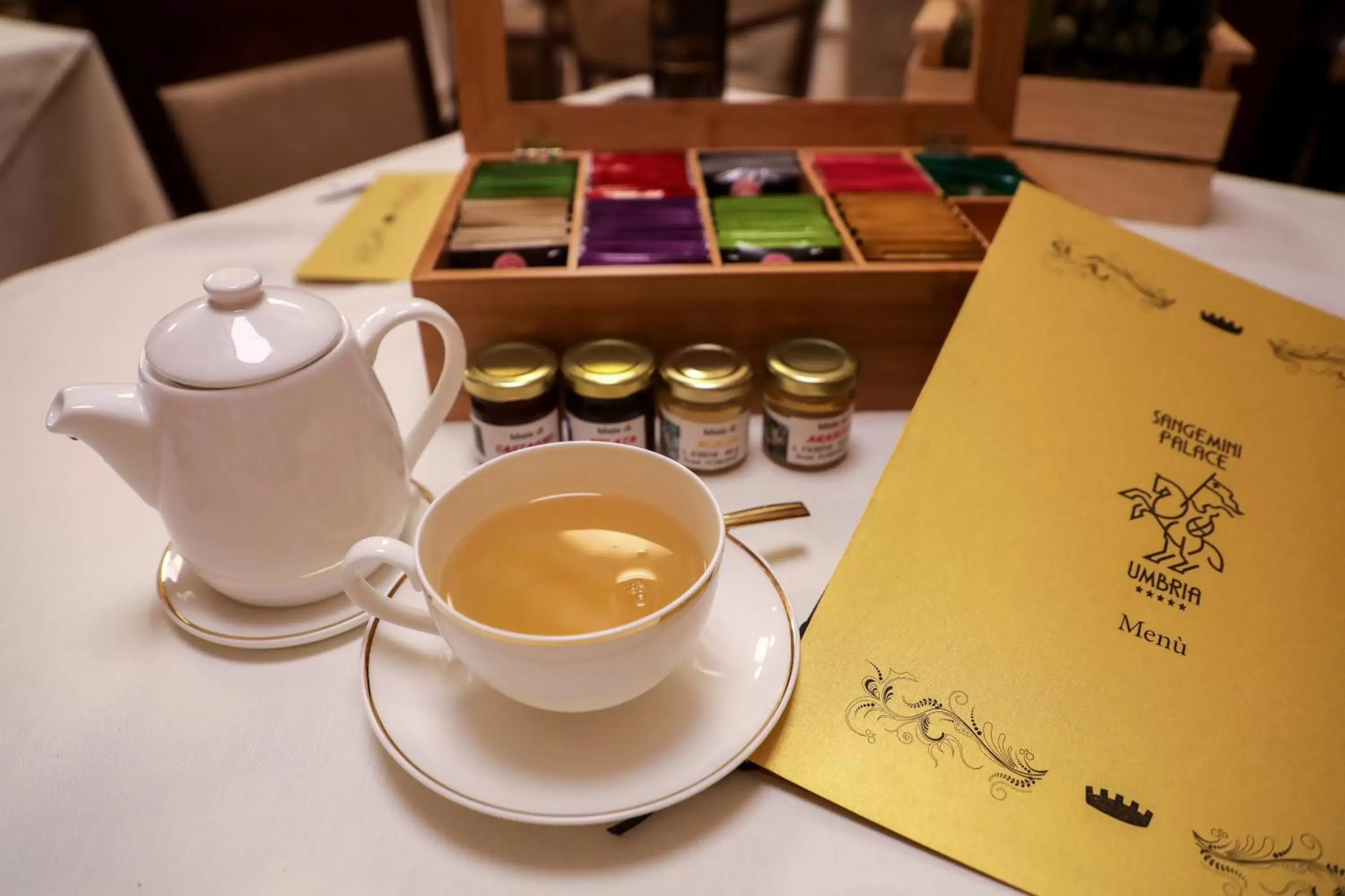 Coffee/tea facilities in San Gemini Palace