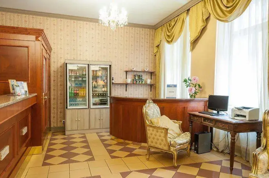 Lobby or reception, Kitchen/Kitchenette in Hotel Raffaello