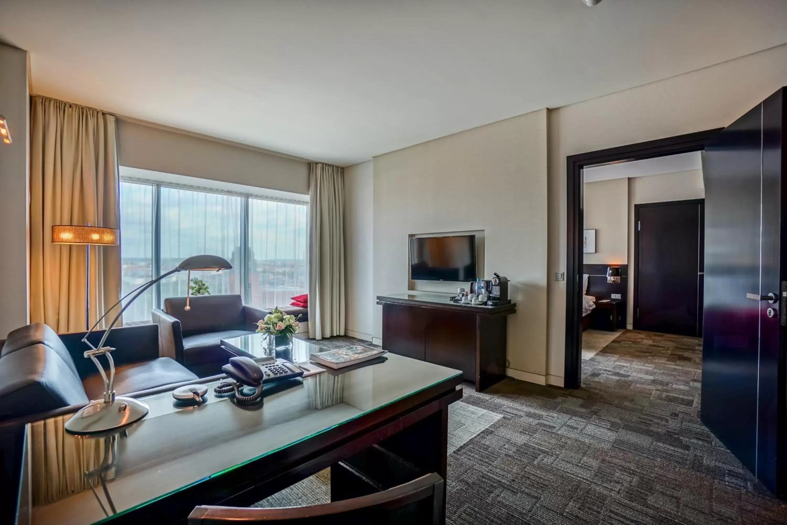 Living room, TV/Entertainment Center in Andersia Hotel & Spa Poznan, a member of Radisson Individuals