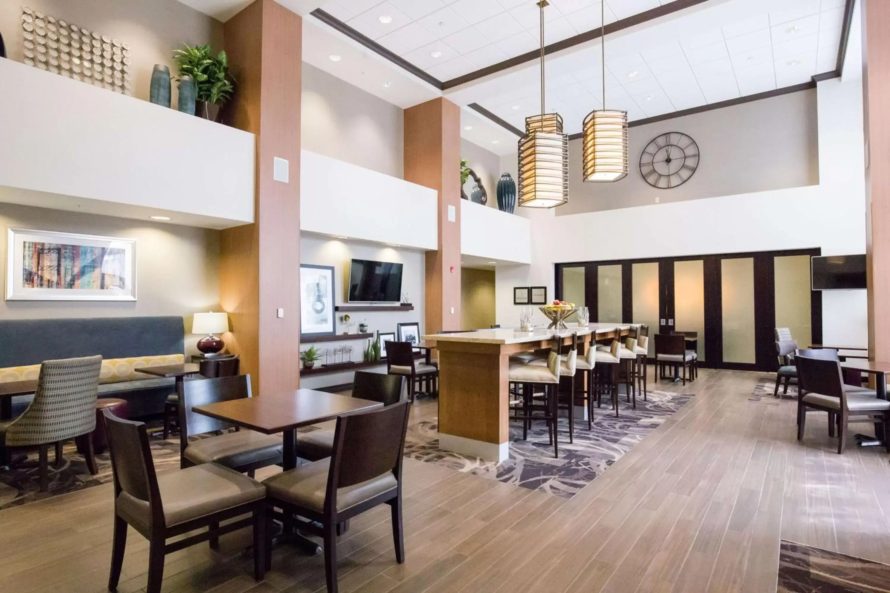 Restaurant/Places to Eat in Hampton Inn & Suites - Pittsburgh/Harmarville, PA