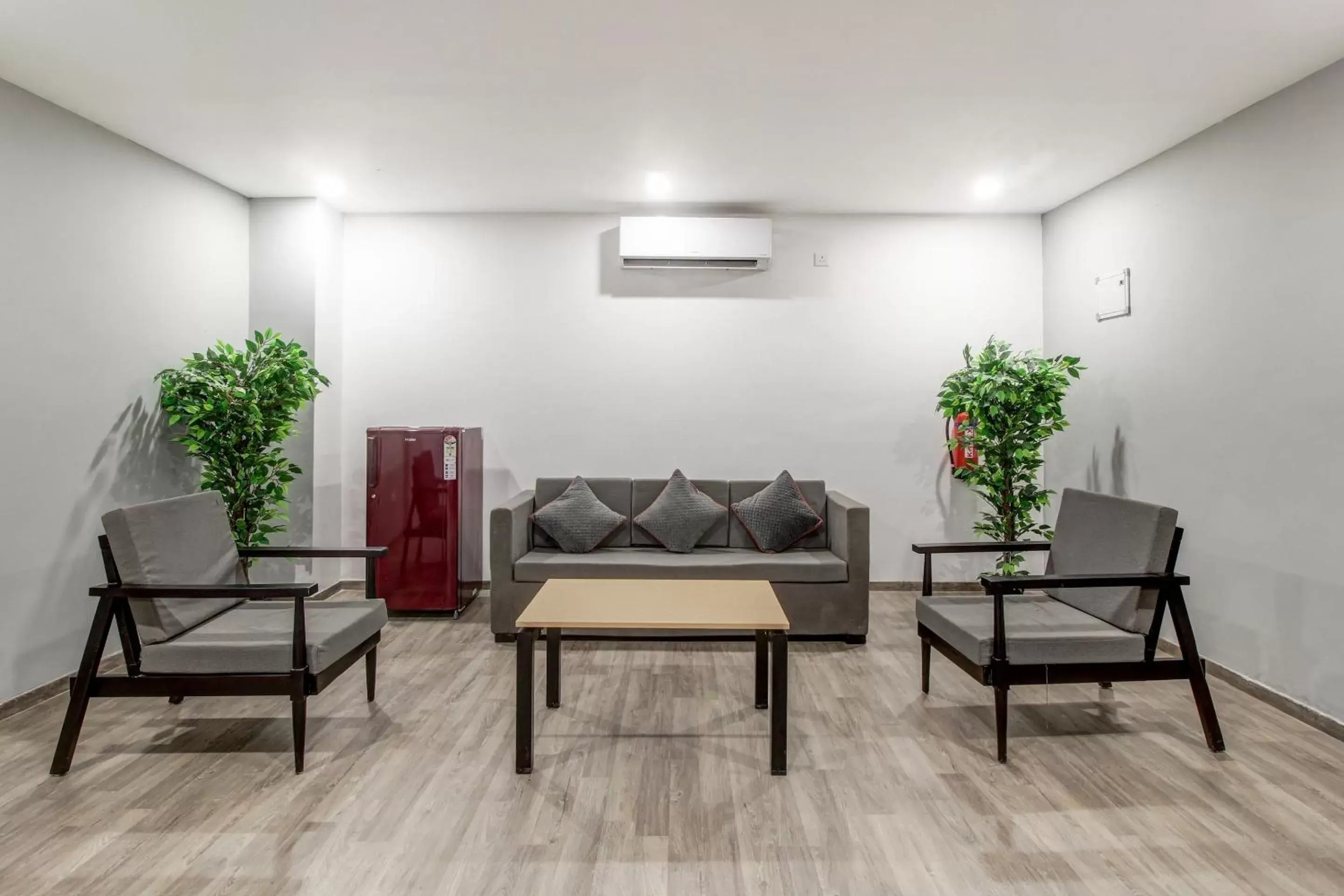 Lobby or reception, Seating Area in Townhouse RCC Majestic 397 LB Nagar