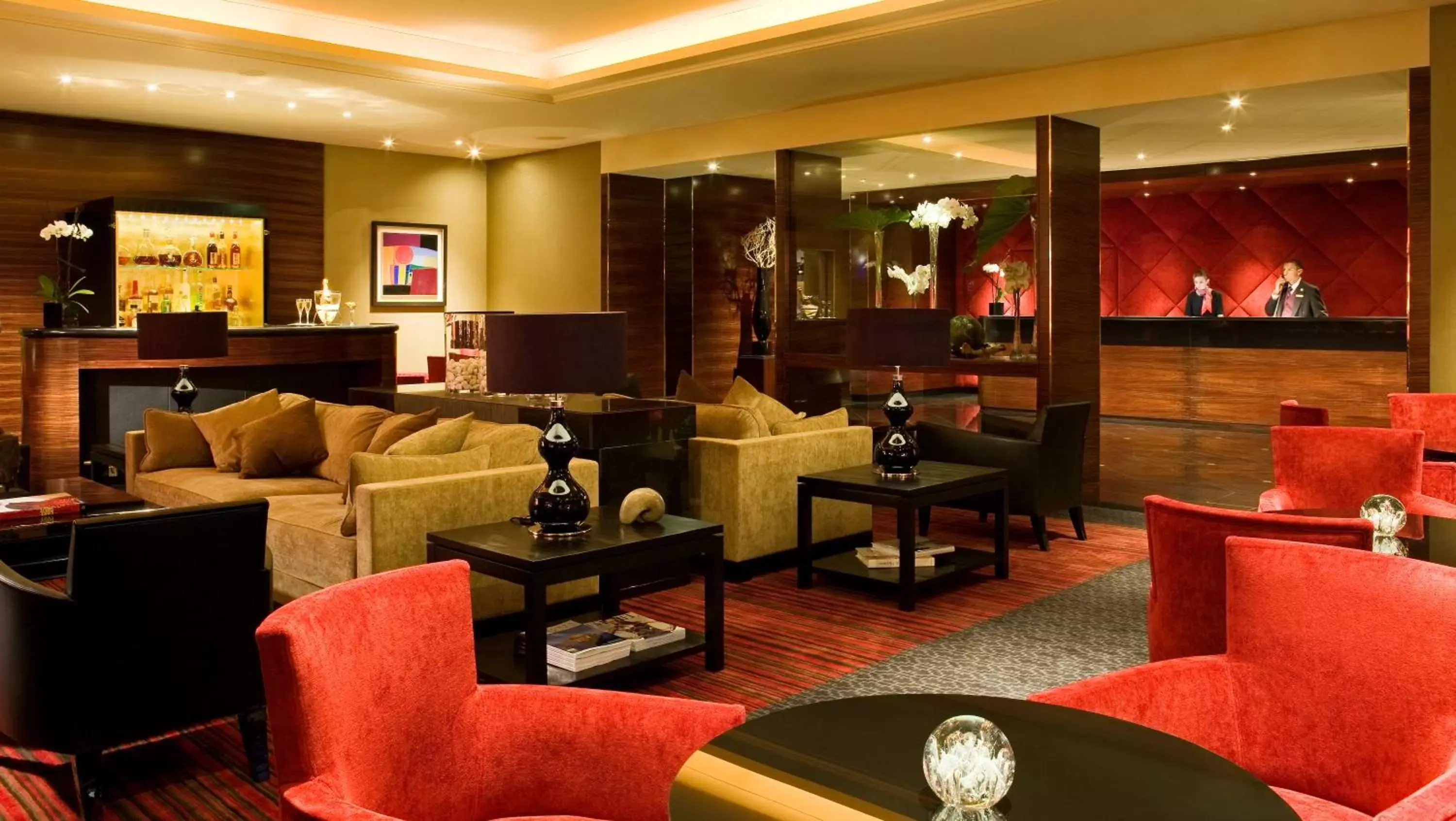 Lounge or bar in Warwick Champs-Elysées Paris Lounge or bar in Warwick Champs-Elysées Paris