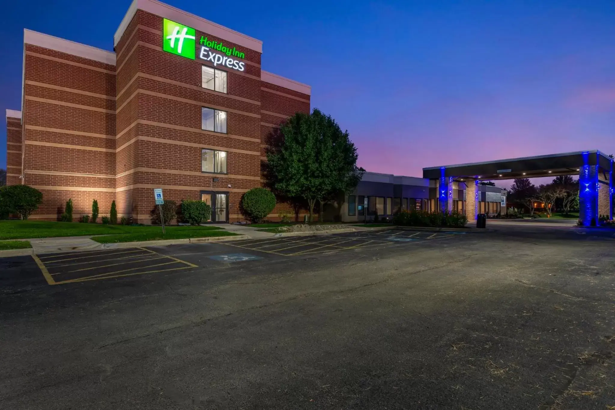 Property Building in Holiday Inn Express Naperville, an IHG Hotel