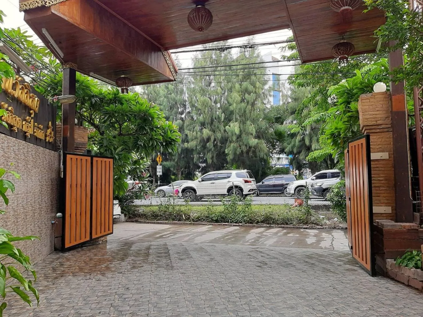 On site in Vanlisut Hotel Ngamwongwan