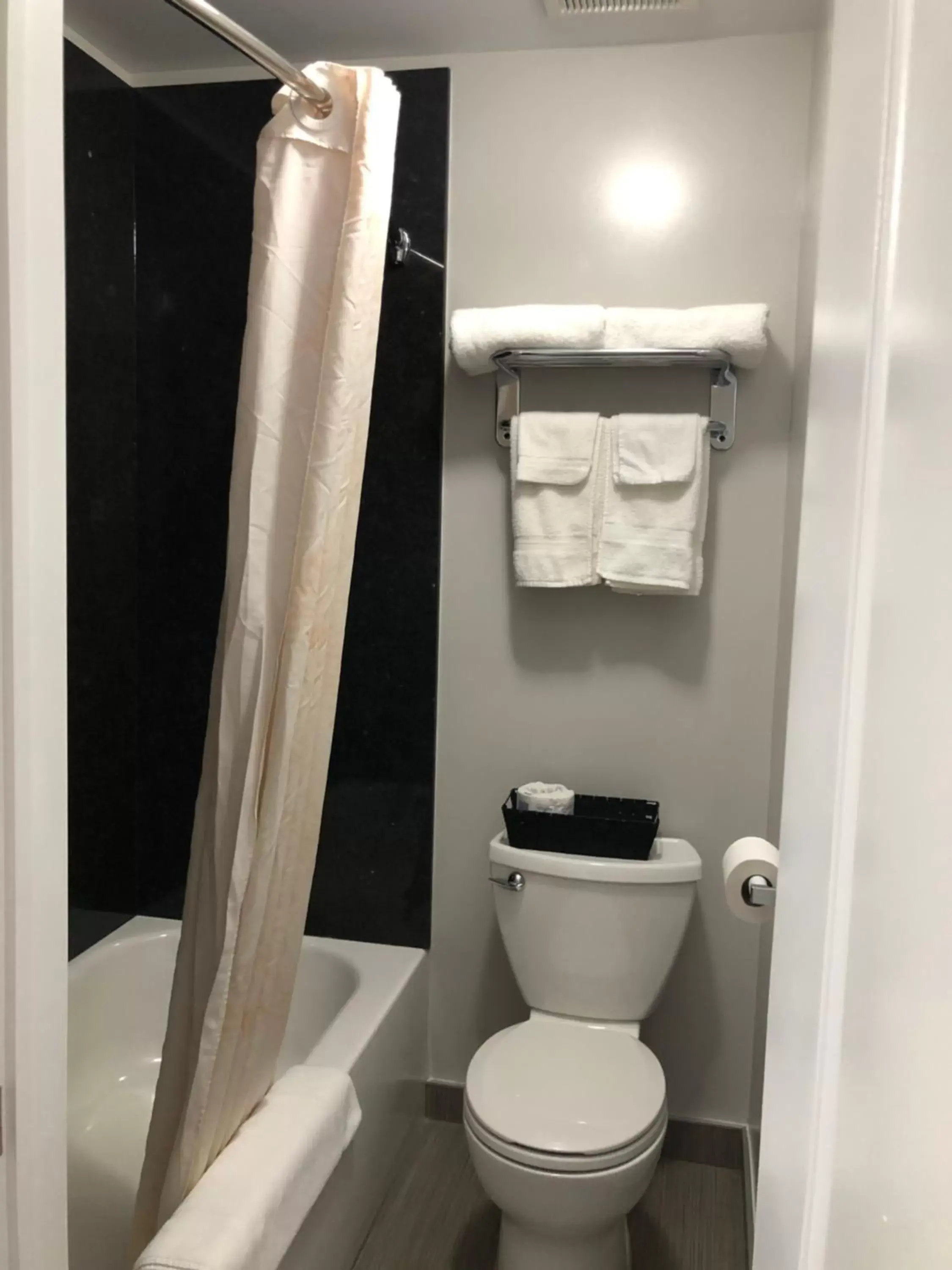 Bathroom in Aquarius Motel