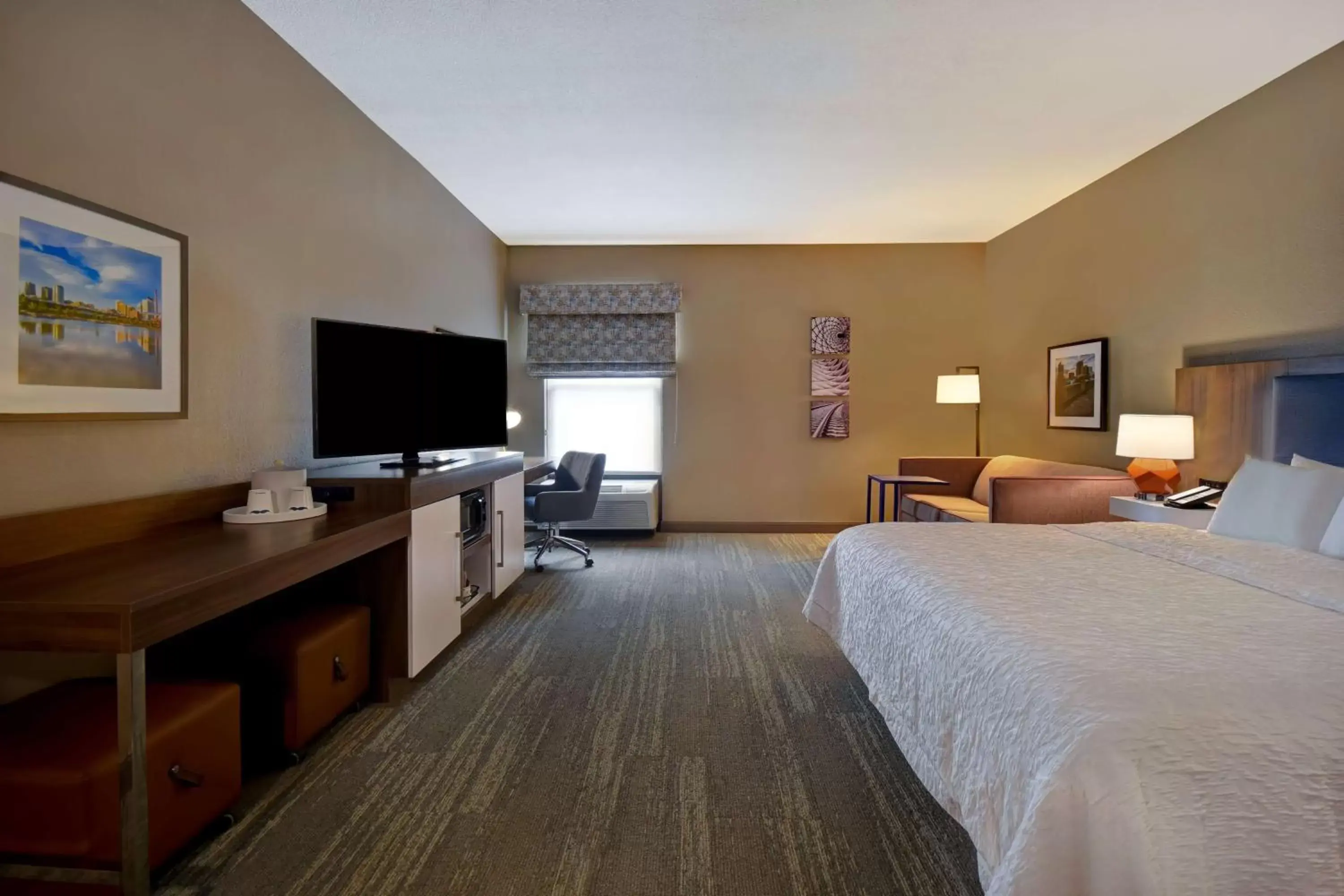 Bed in Hampton Inn Birmingham-Colonnade 280 Bed in Hampton Inn Birmingham-Colonnade 280