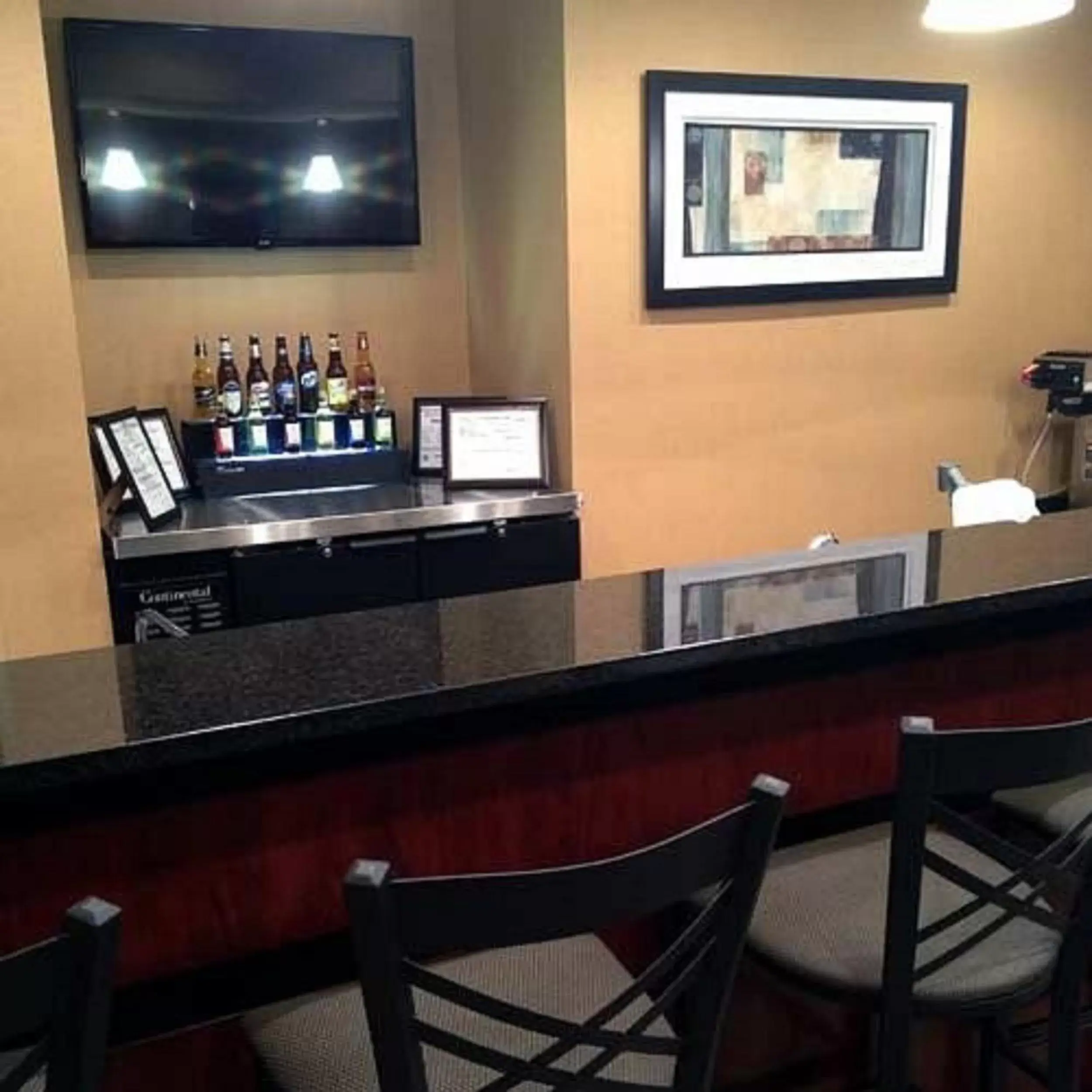 Lounge or bar in Cobblestone Hotel & Suites - Broken Bow Lounge or bar in Cobblestone Hotel & Suites - Broken Bow