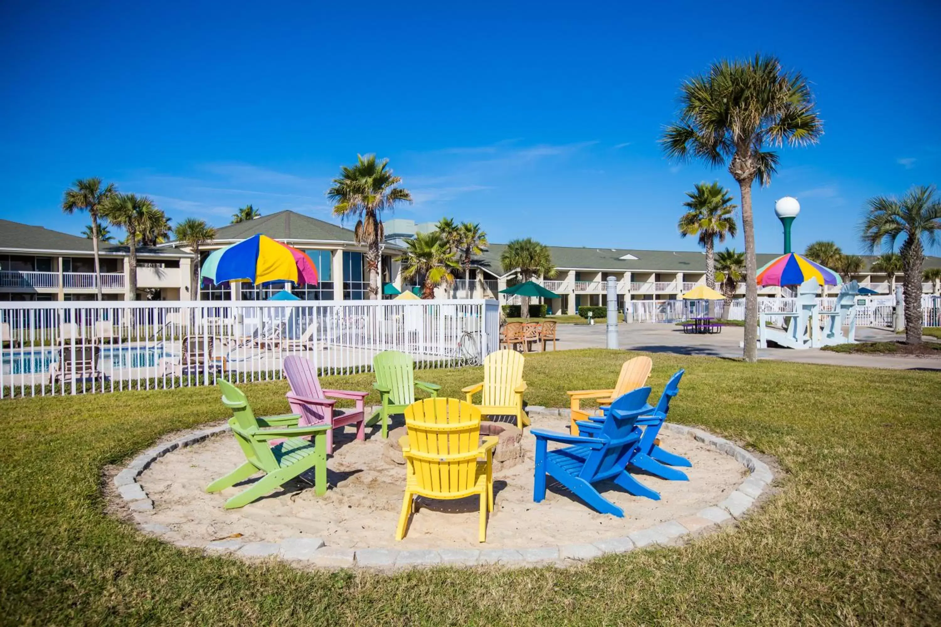 Area and facilities in Days Inn & Suites by Wyndham Jekyll Island