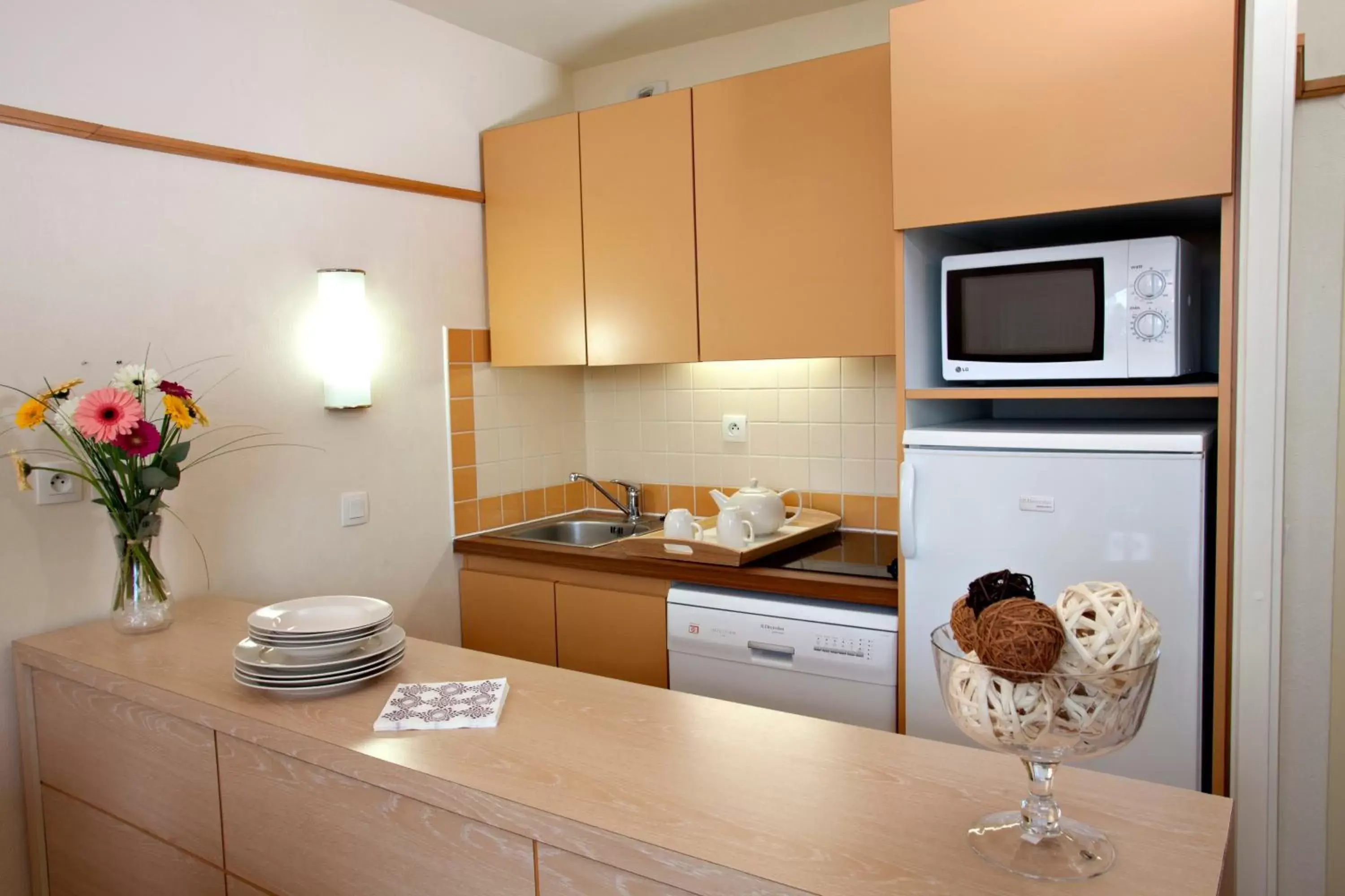 Kitchen or kitchenette, Kitchen/Kitchenette in Pierre & Vacances Le Moulin des Cordeliers