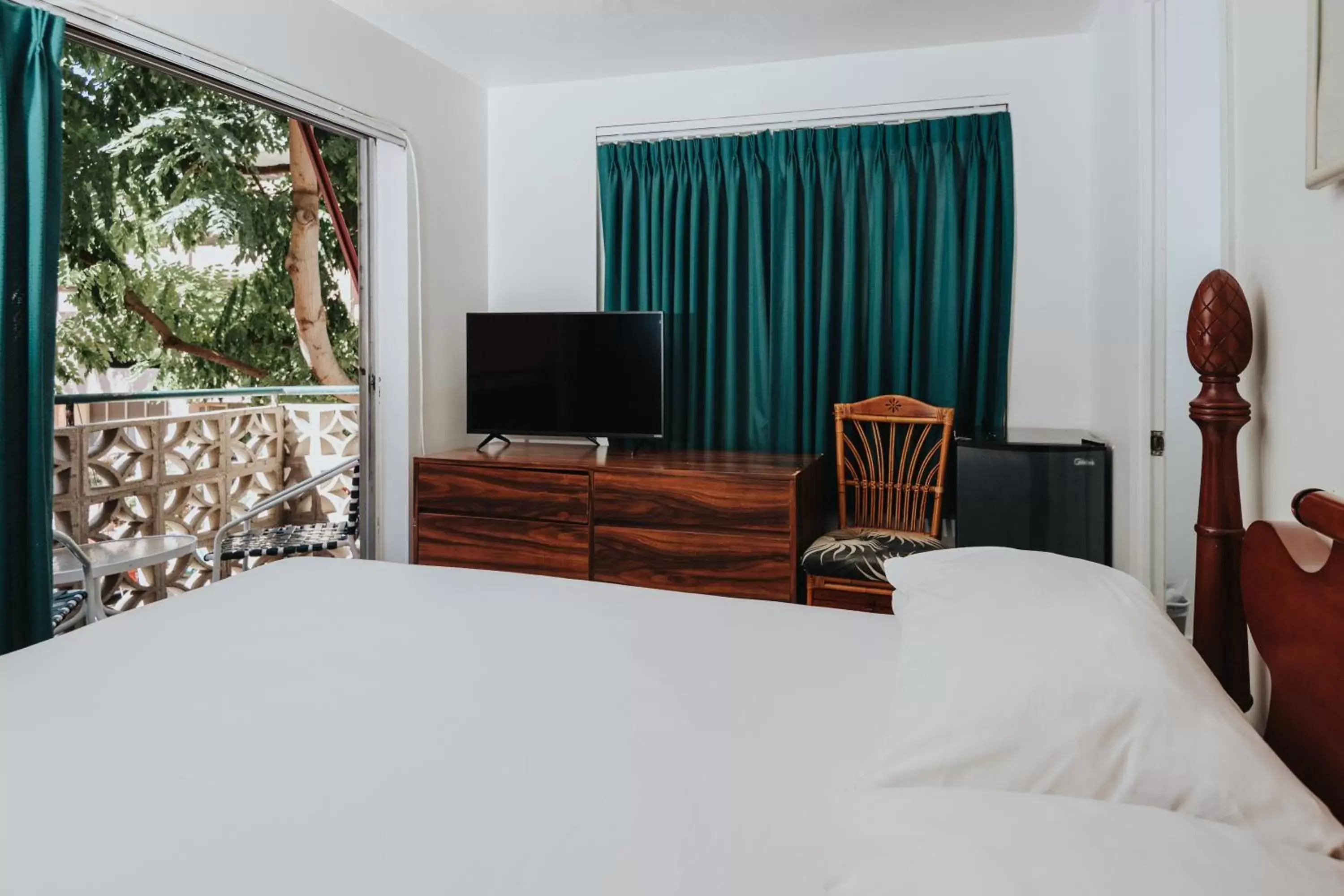Bed in Royal Grove Waikiki