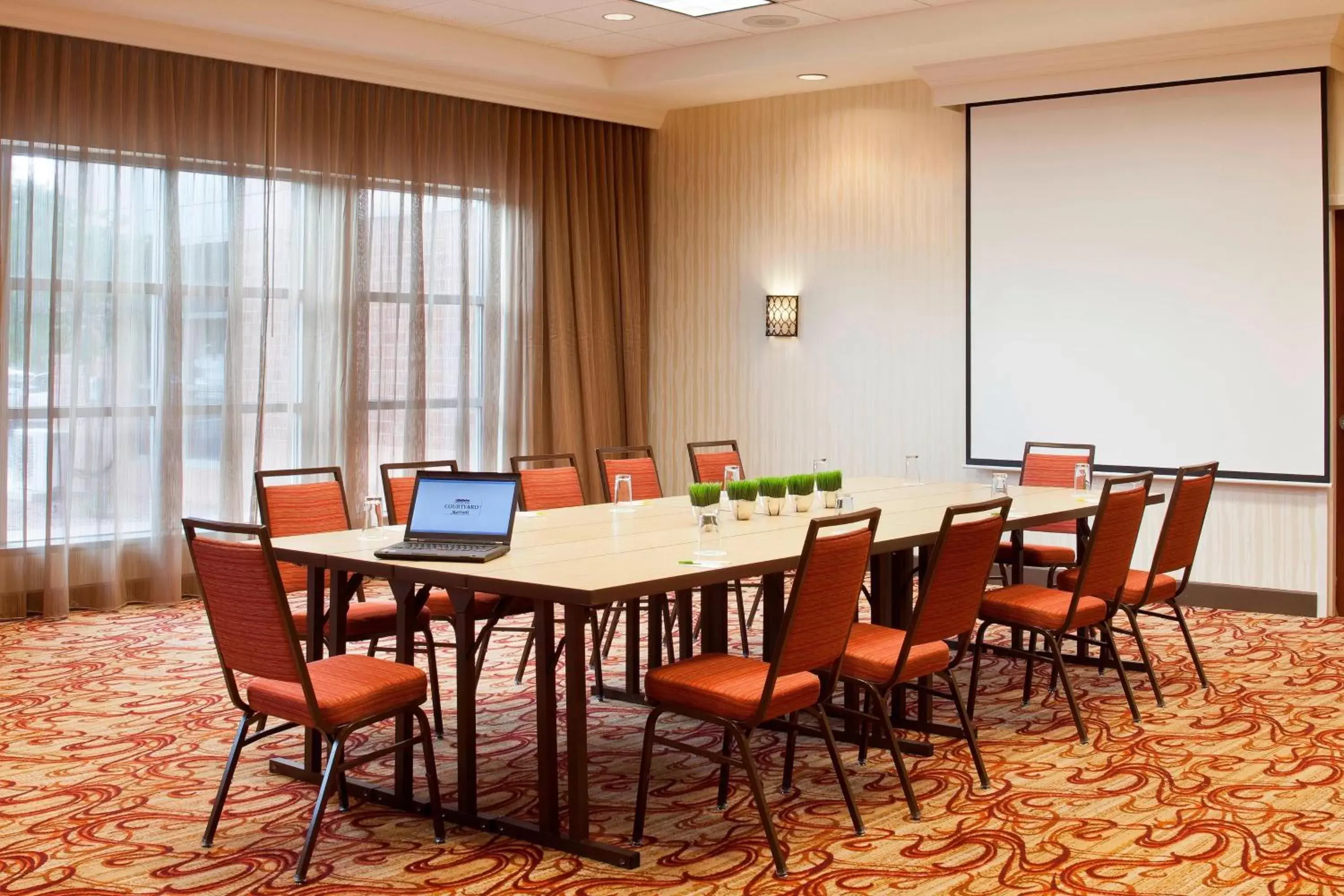 Meeting/conference room in Courtyard by Marriott Pueblo