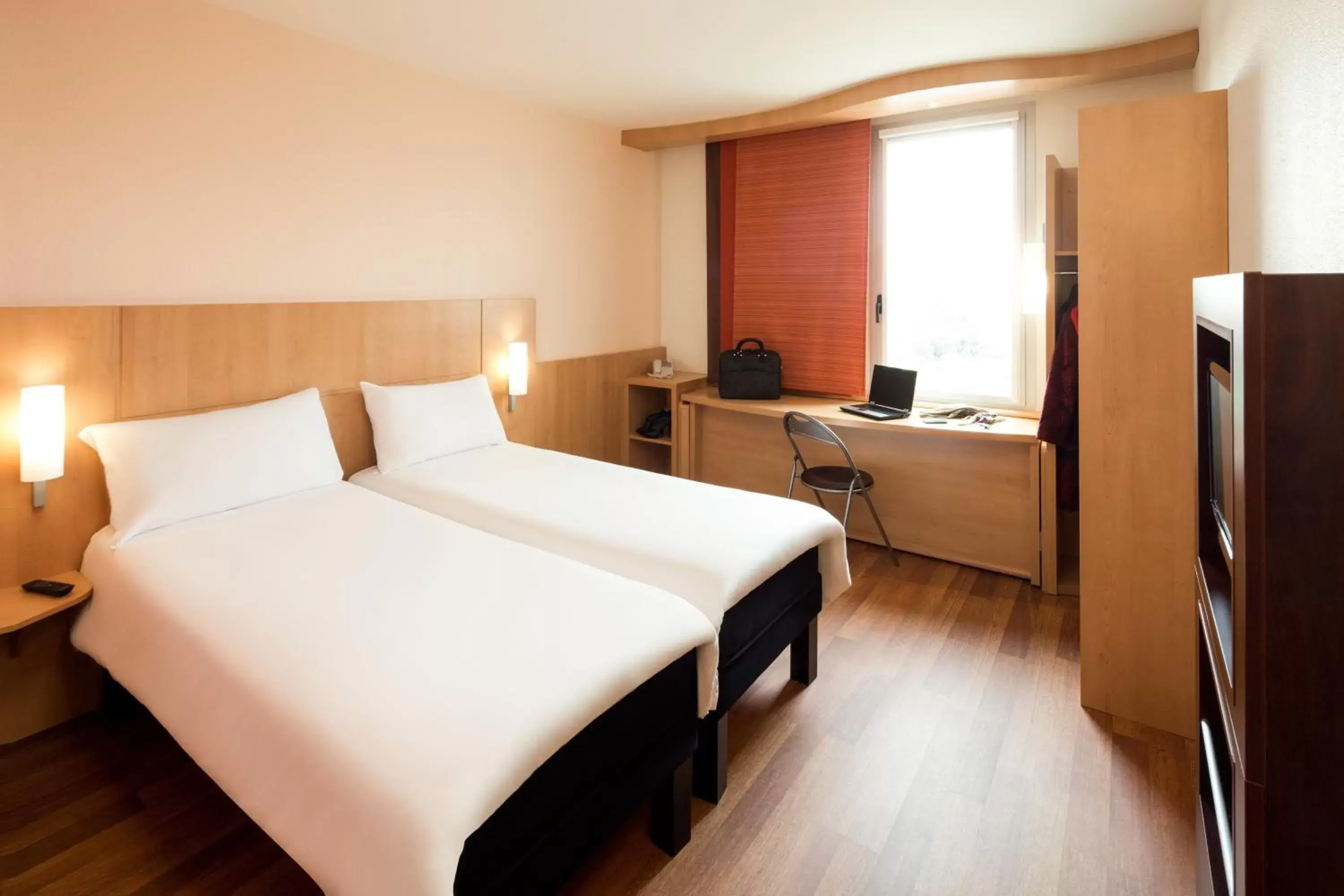 Standard Twin Room in Ibis Montmelo Granollers
