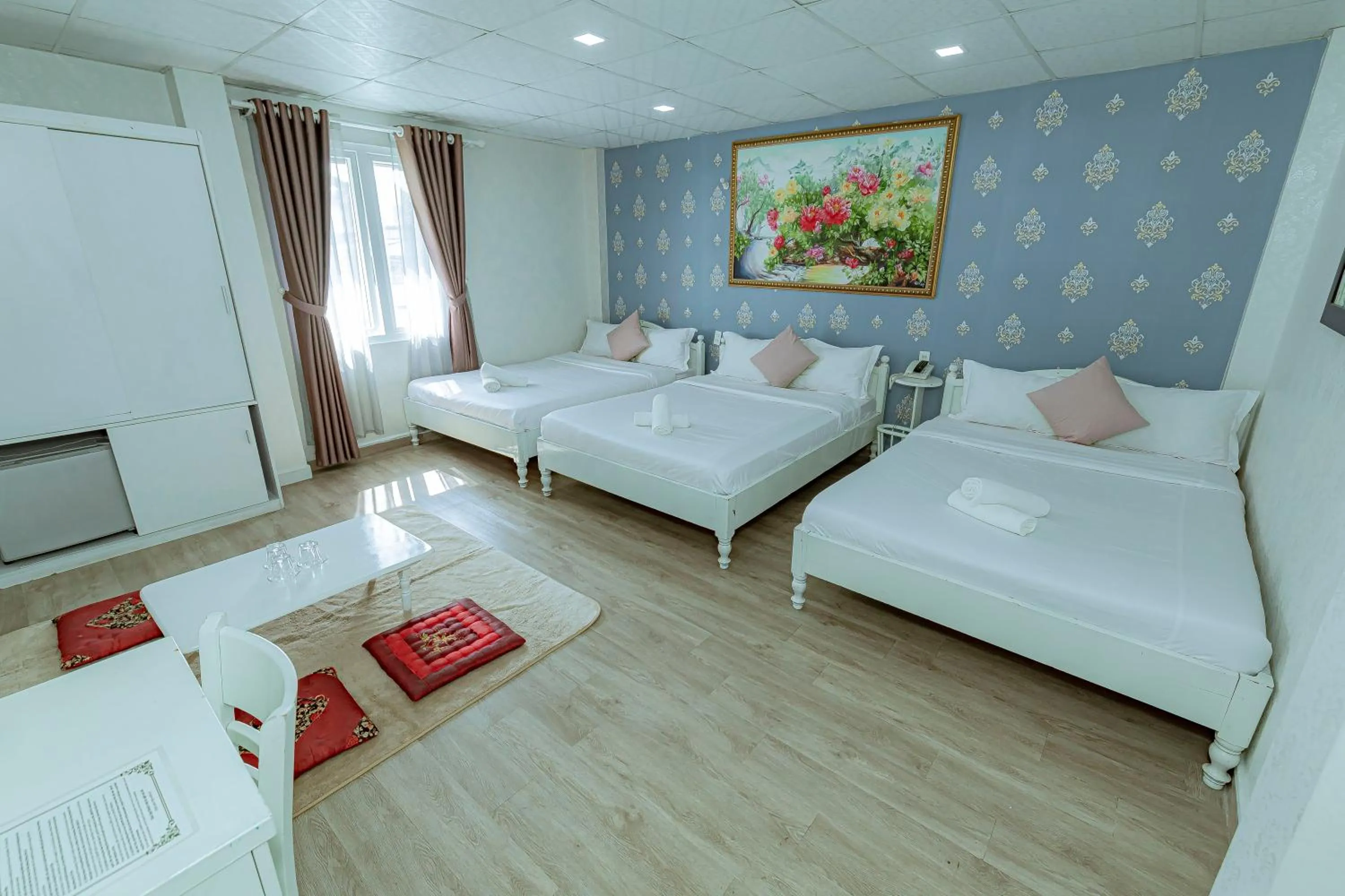 Ken's Backpackers Hotel