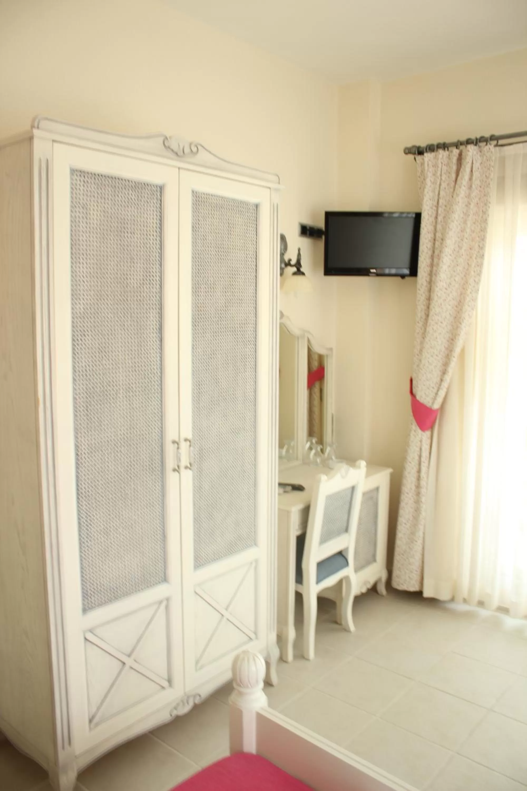 Decorative detail, TV/Entertainment Center in Dolina Hotel