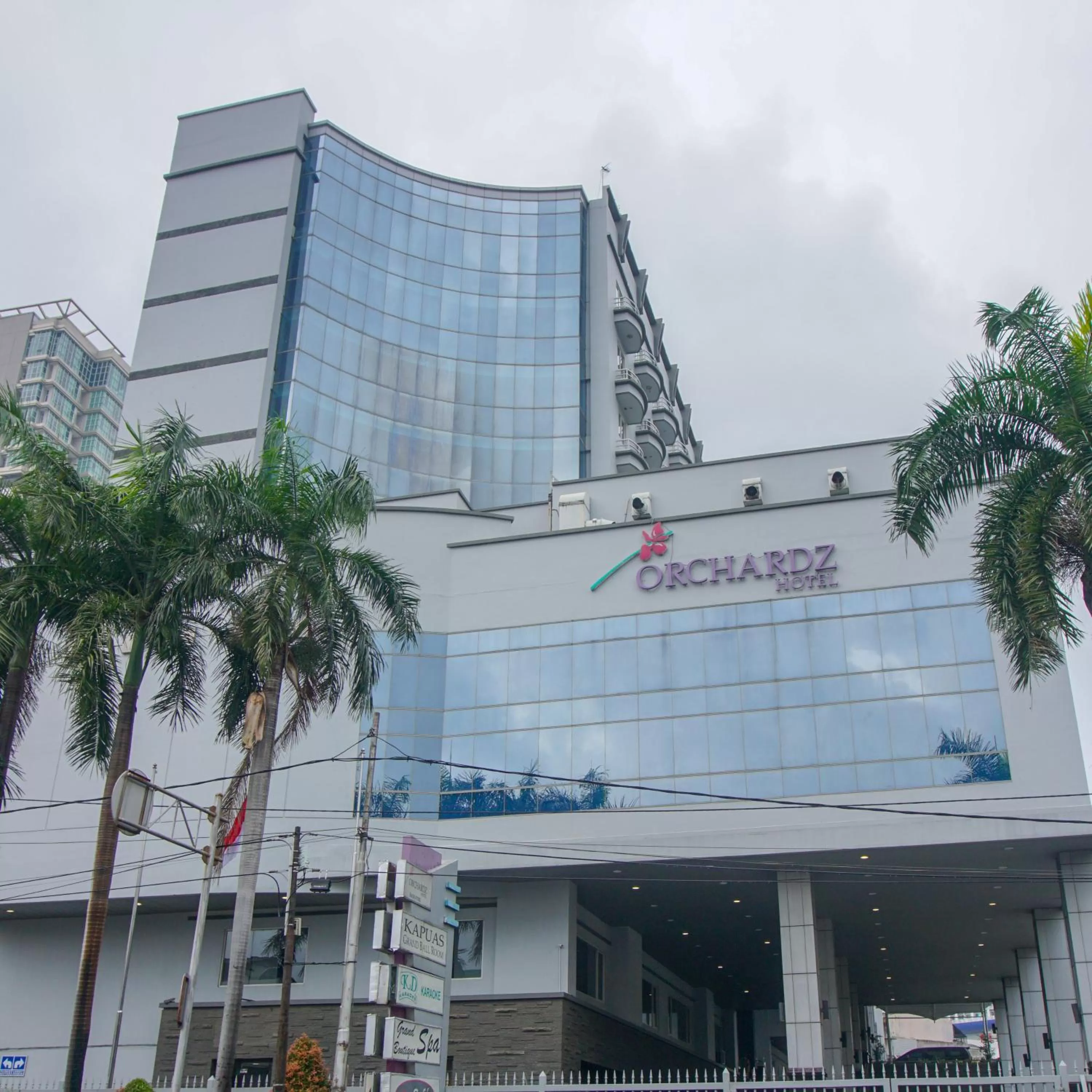 Property building in Orchardz Hotel Industri Jakarta Kemayoran