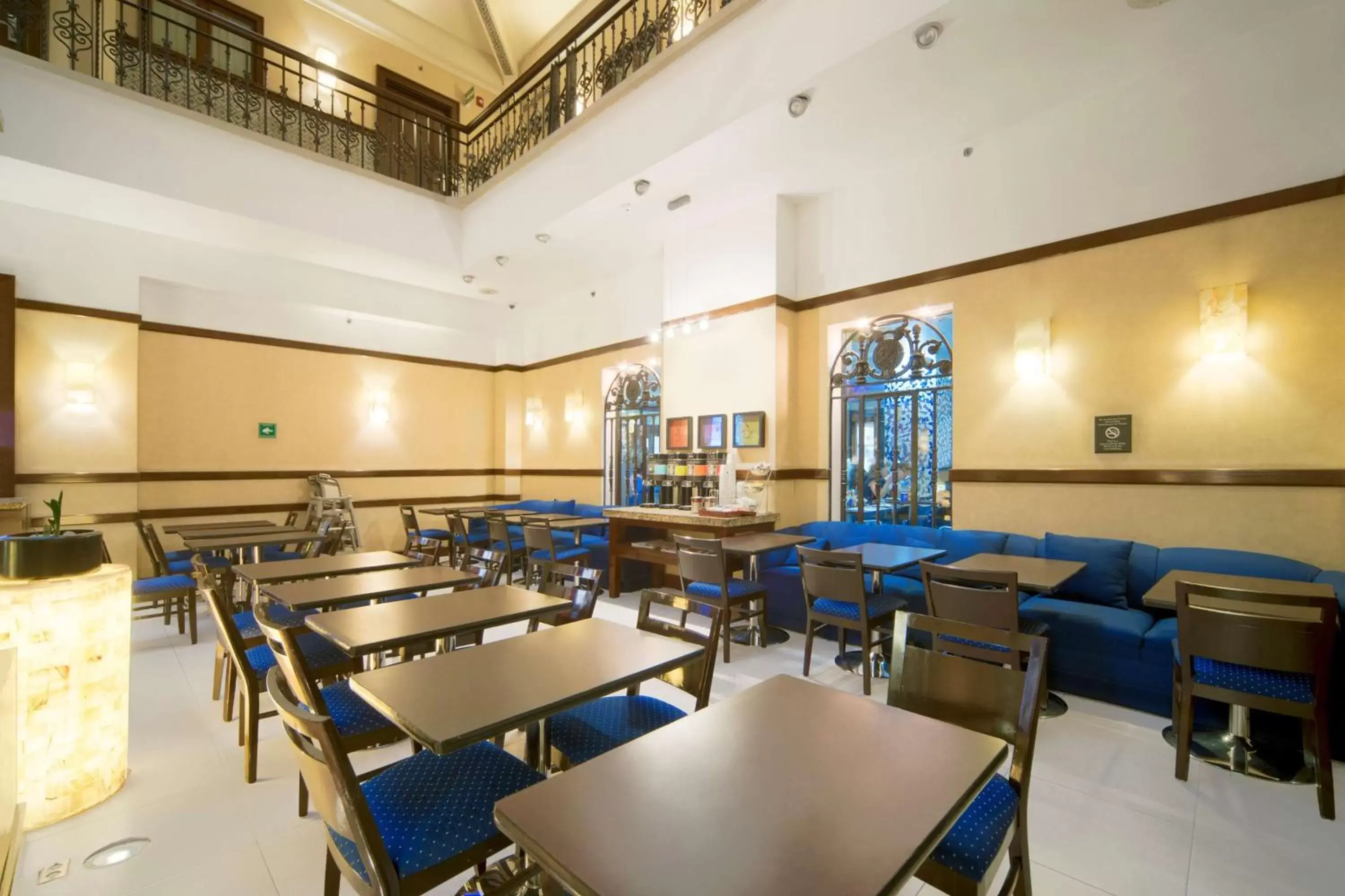 Dining area, Restaurant/Places to Eat in Hampton Inn & Suites Mexico City - Centro Historico