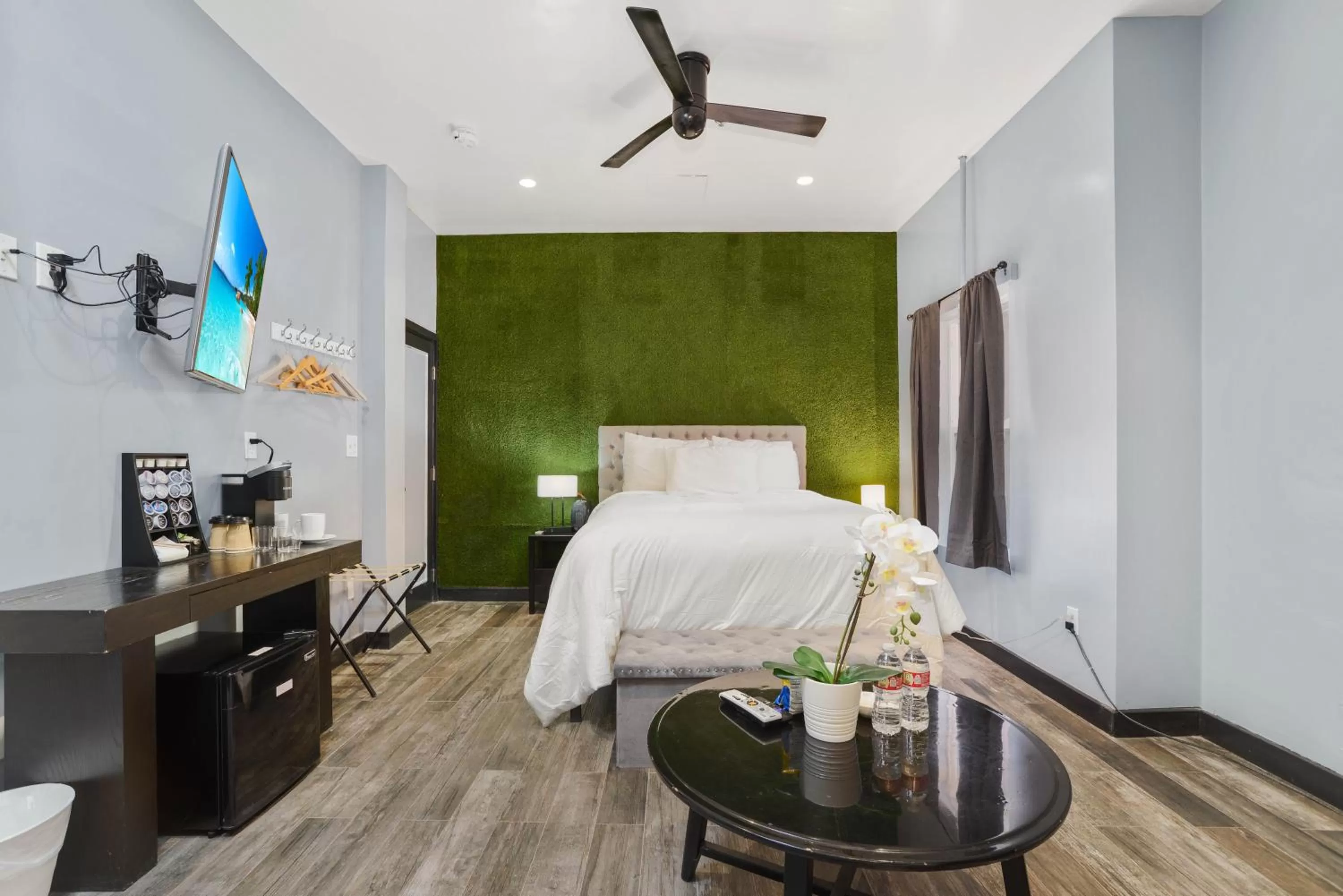 Bedroom, Bed in Good Hotels Downtown Denver