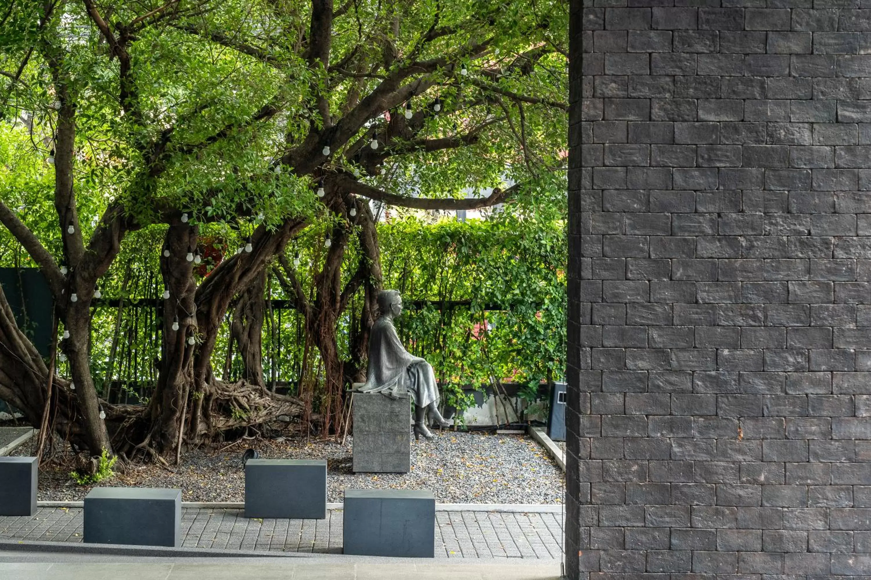 Property building in Theatre Residence Property building in Theatre Residence