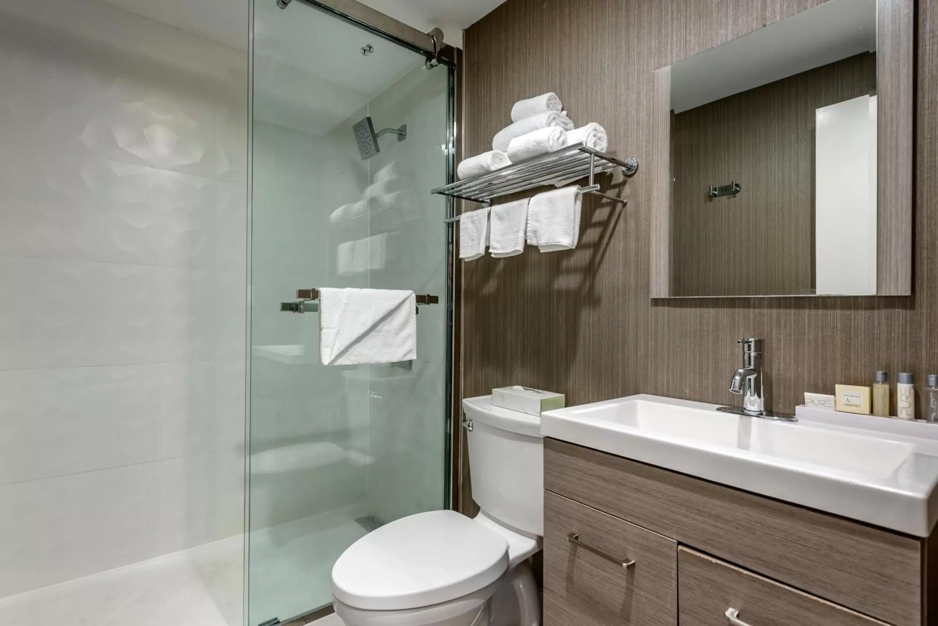 Bathroom in Somerset Lofts, Ascend Hotel Collection