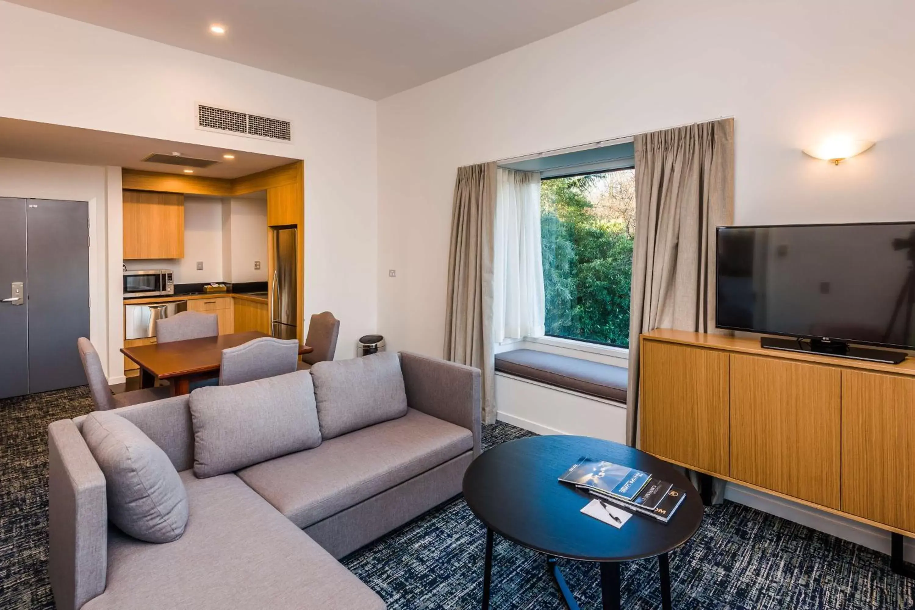 Bedroom, Seating Area in Chateau On The Park - Christchurch, A Doubletree By Hilton