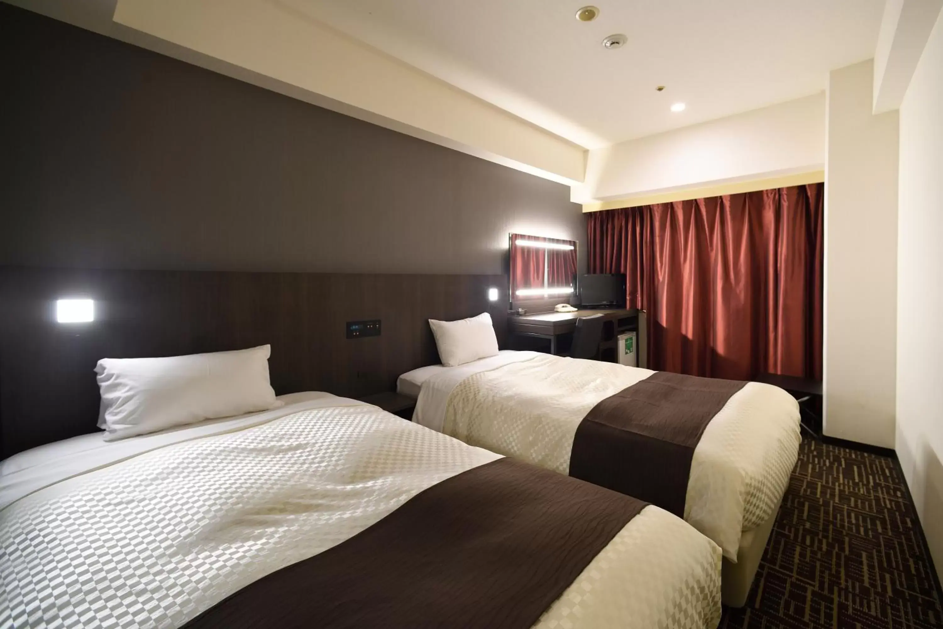 Photo of the whole room, Bed in Canal City Fukuoka Washington Hotel