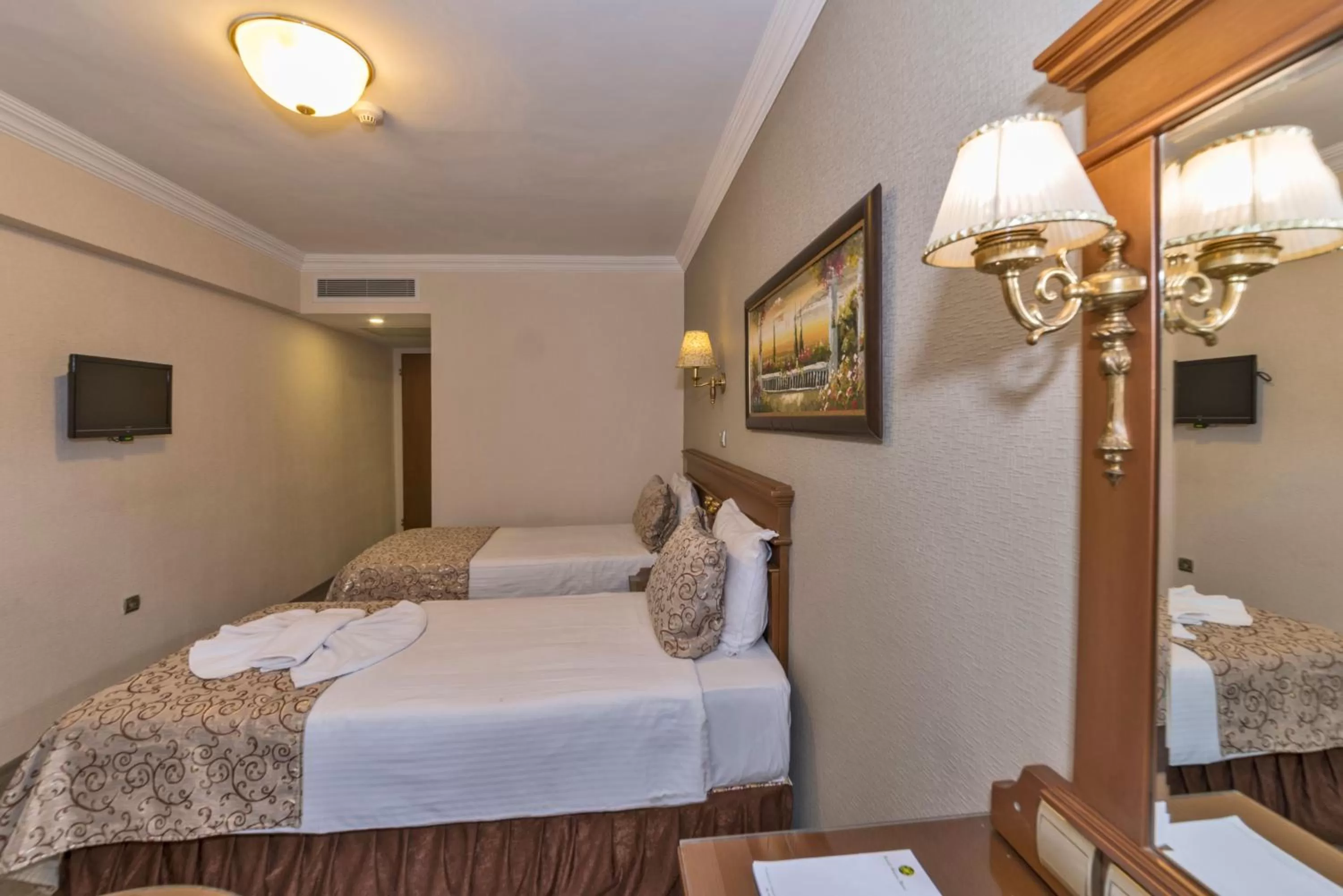 Bed in Laleli Gonen Hotel