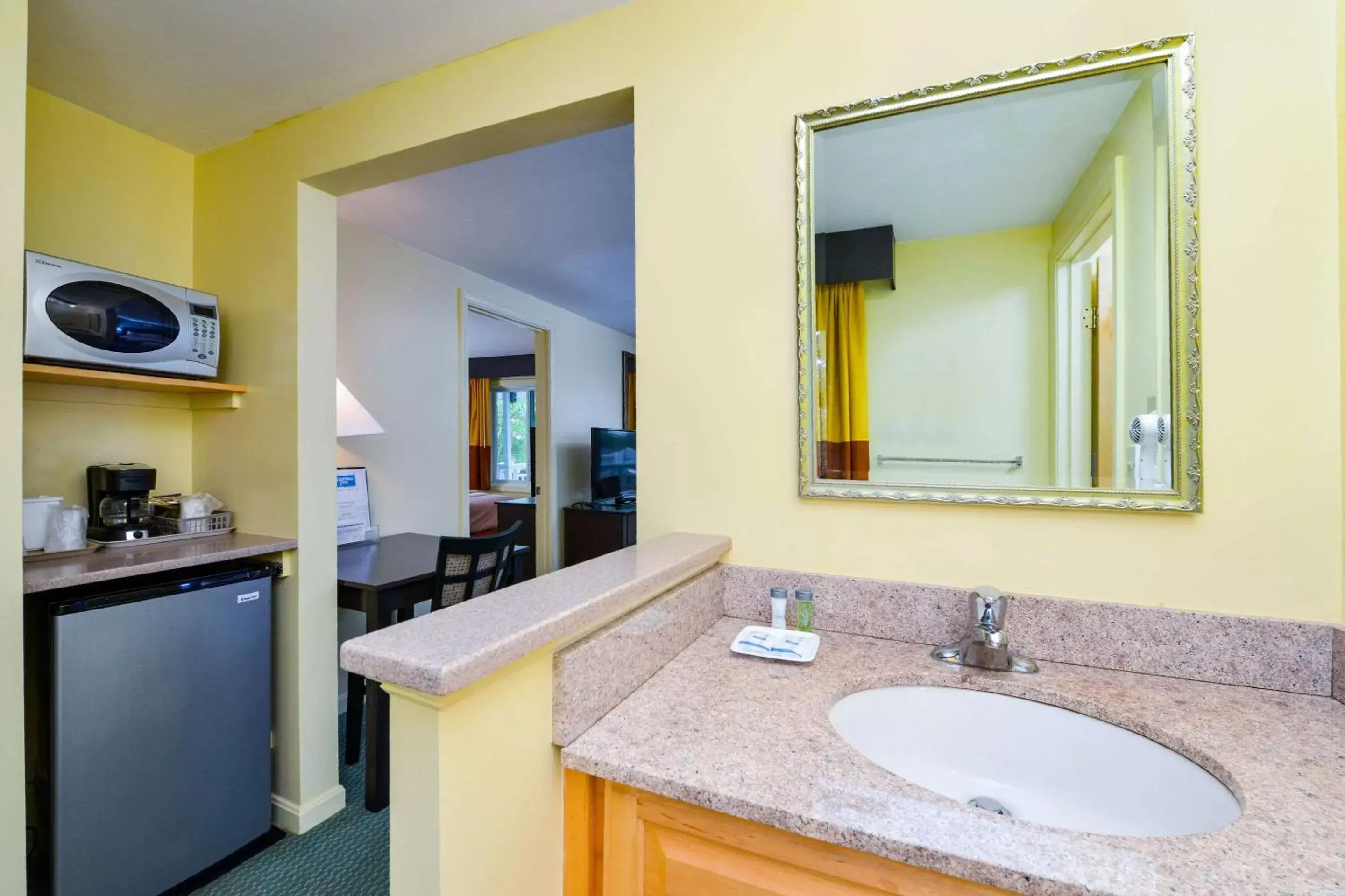 Photo of the whole room, Bathroom in Rodeway Inn Orleans - Cape Cod