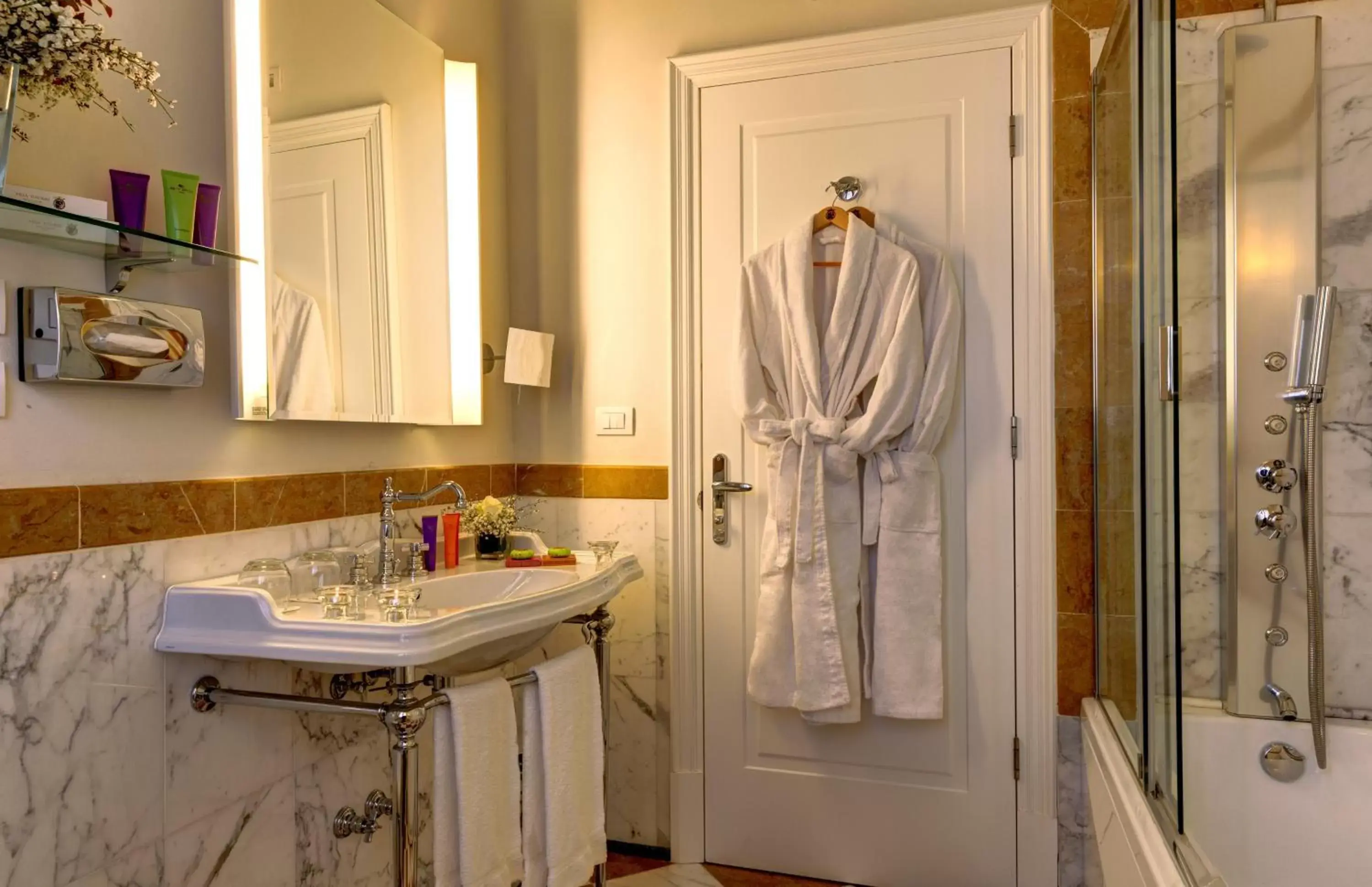 Shower, Bathroom in Villa Tolomei Hotel & Resort