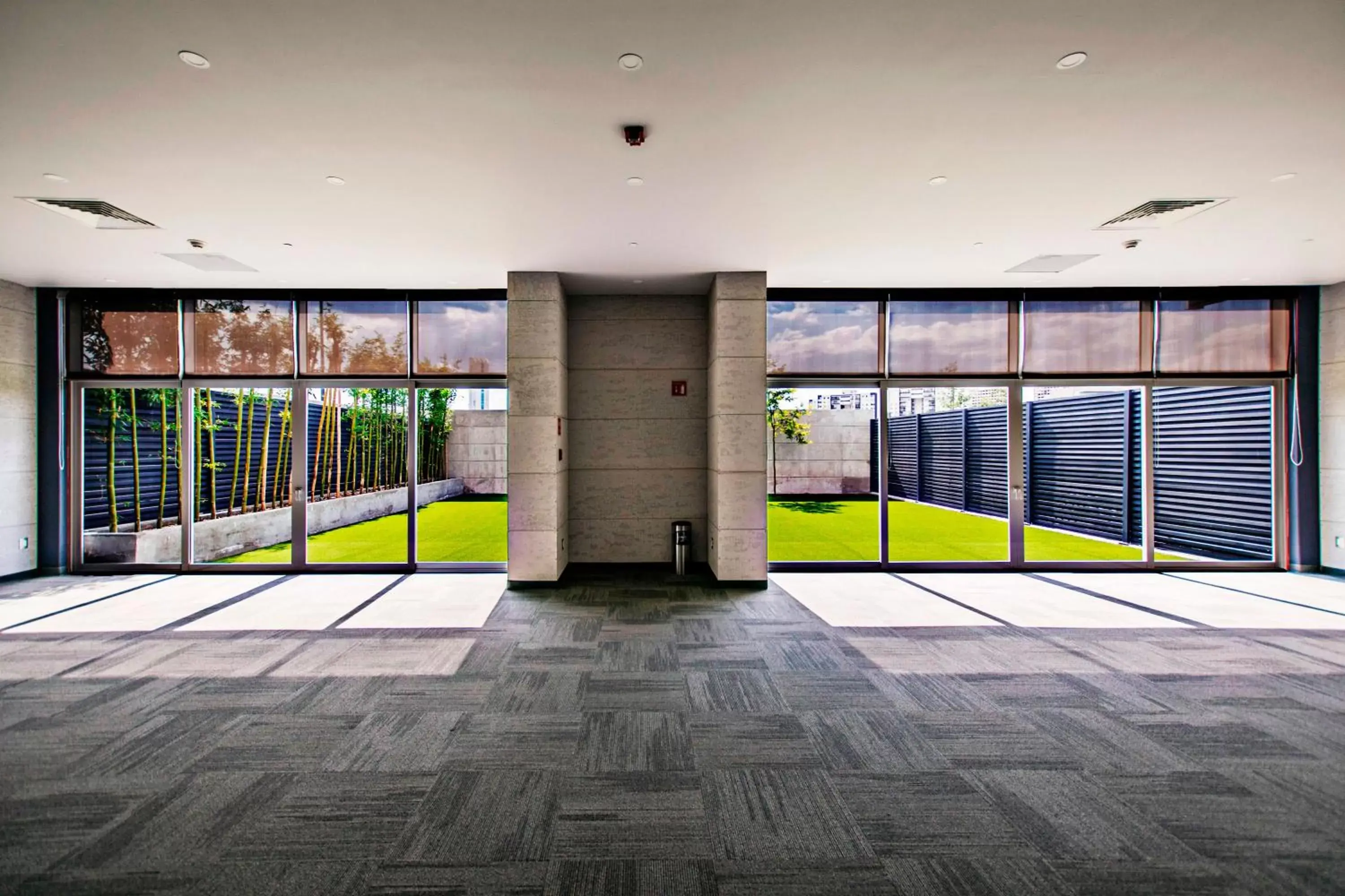 Garden, Lobby/Reception in Bedford