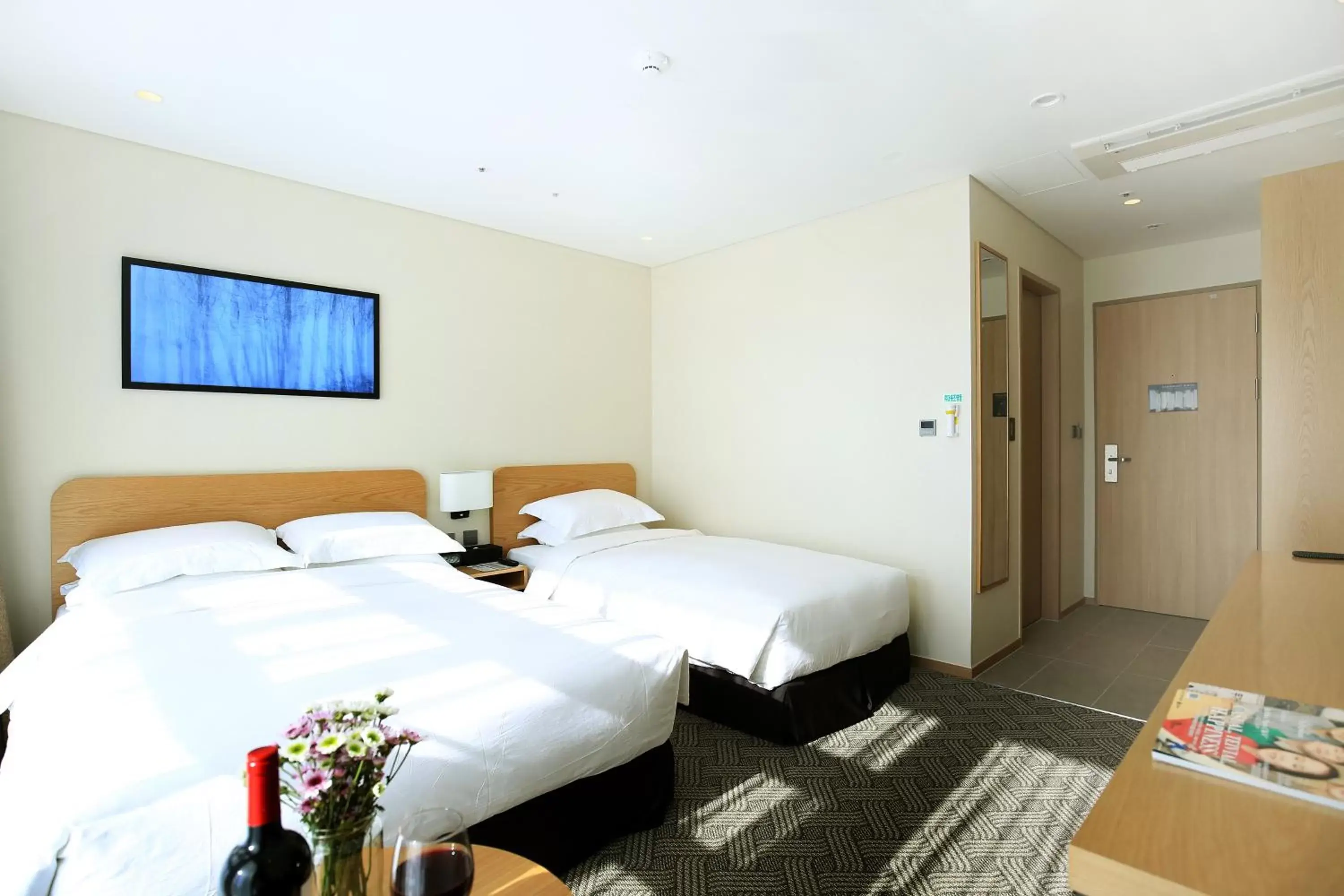 Shower, Bed in Best Western Haeundae Hotel