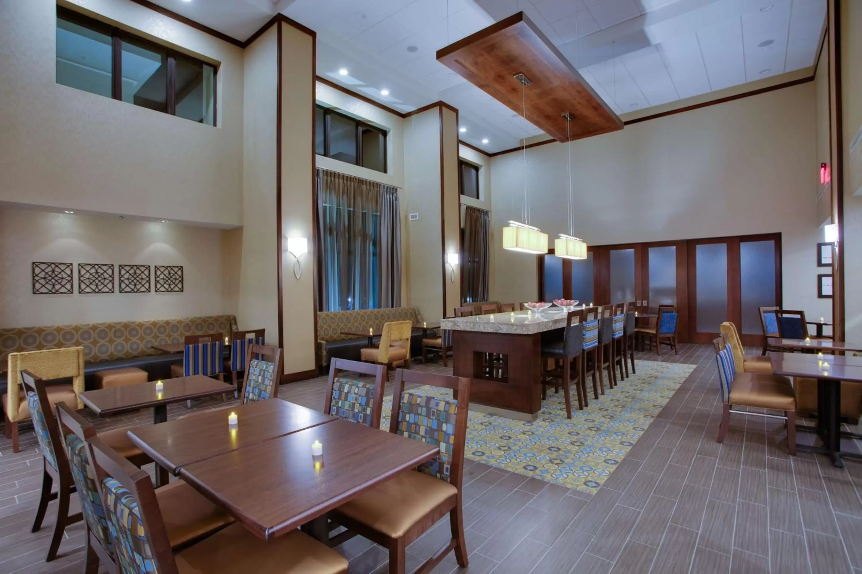 Lobby or reception, Restaurant/Places to Eat in Hampton Inn & Suites Philadelphia/Bensalem