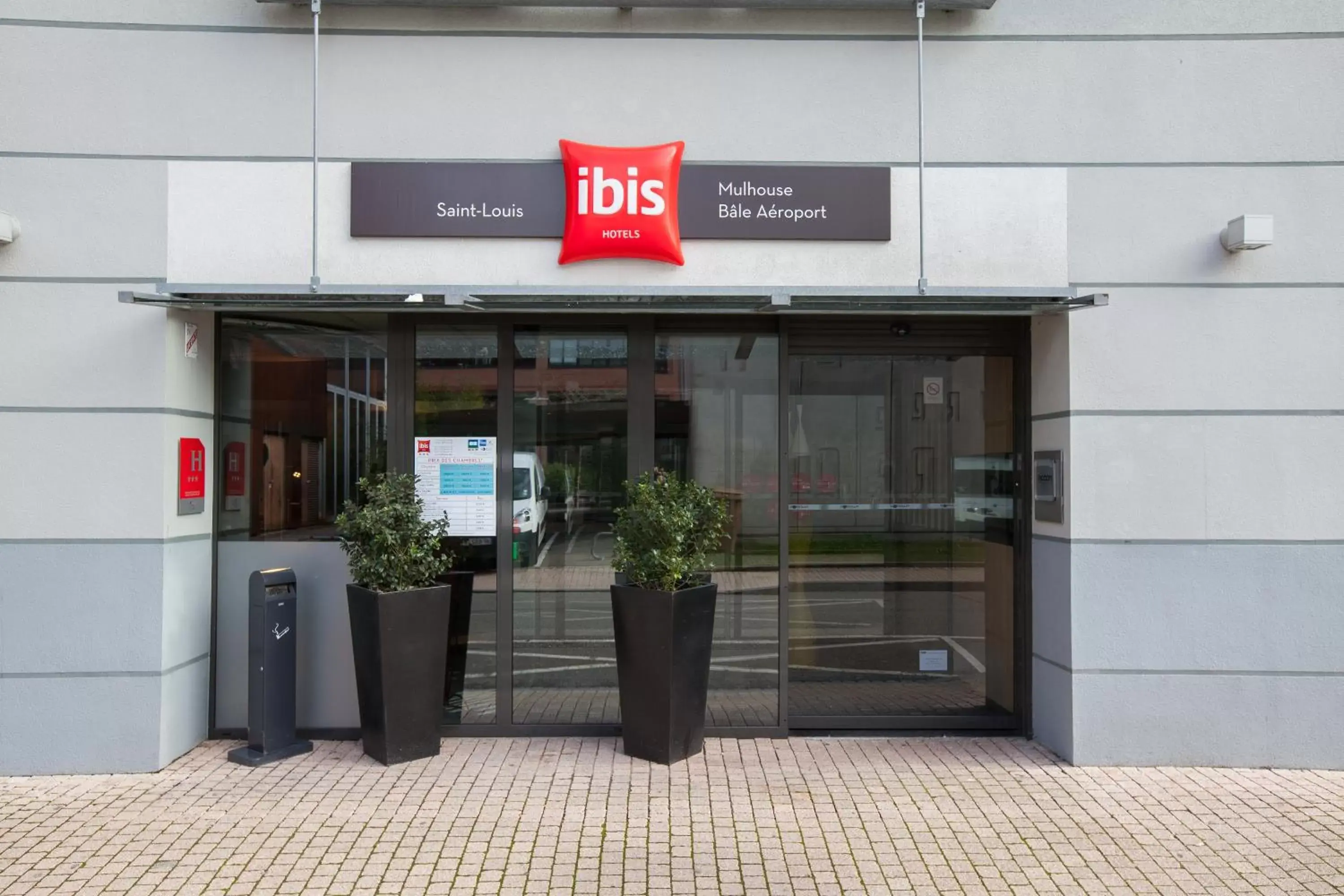 Facade/entrance in Ibis Aéroport Bâle Mulhouse