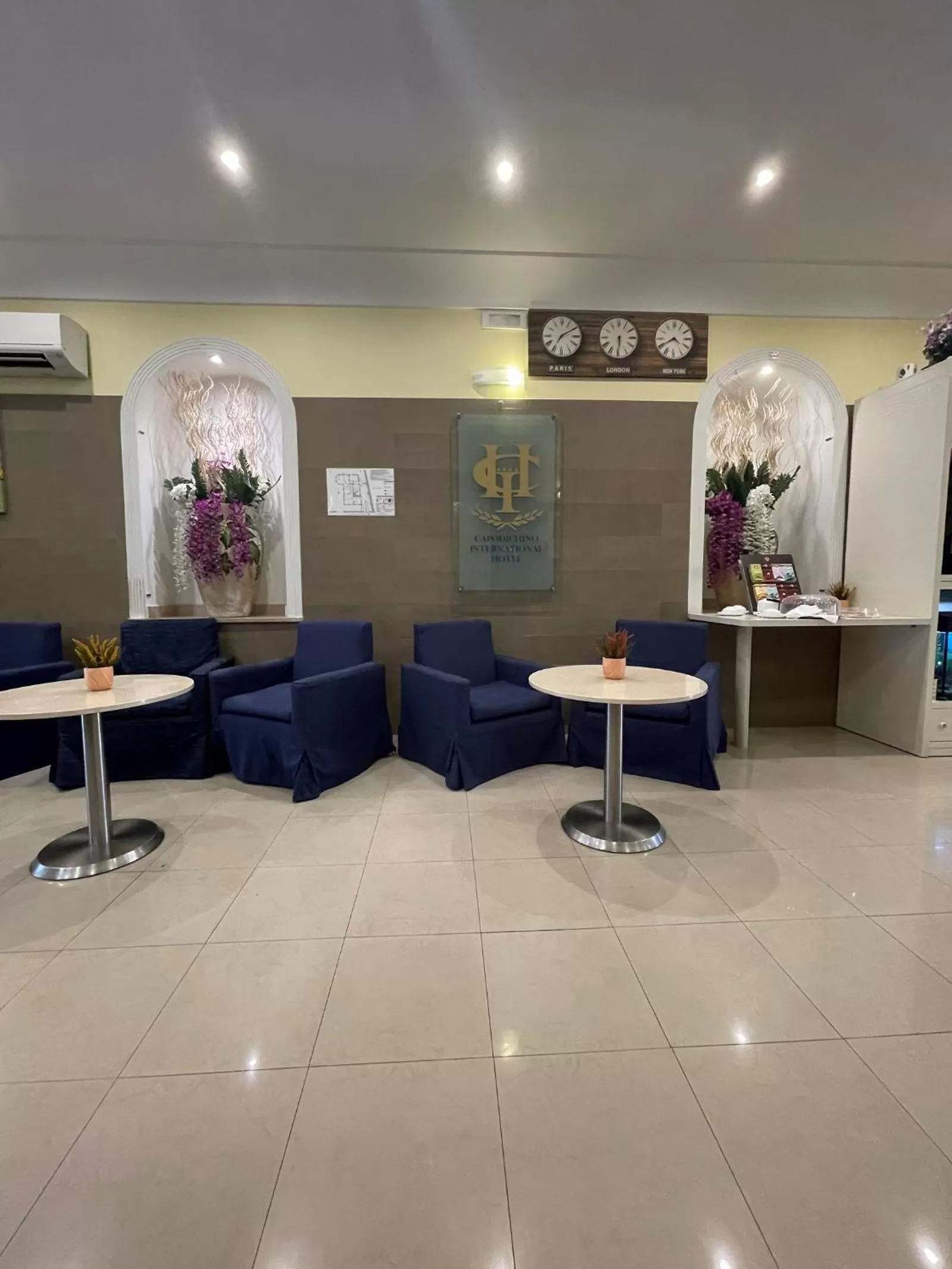 Lobby or reception in Capodichino International Hotel