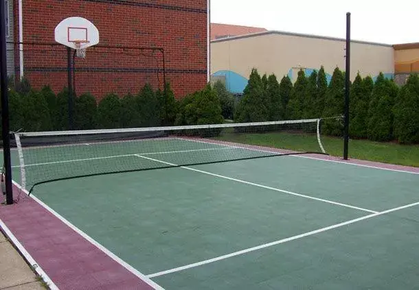 Tennis court, Tennis/Squash in Hawthorn Suites by Wyndham Erie