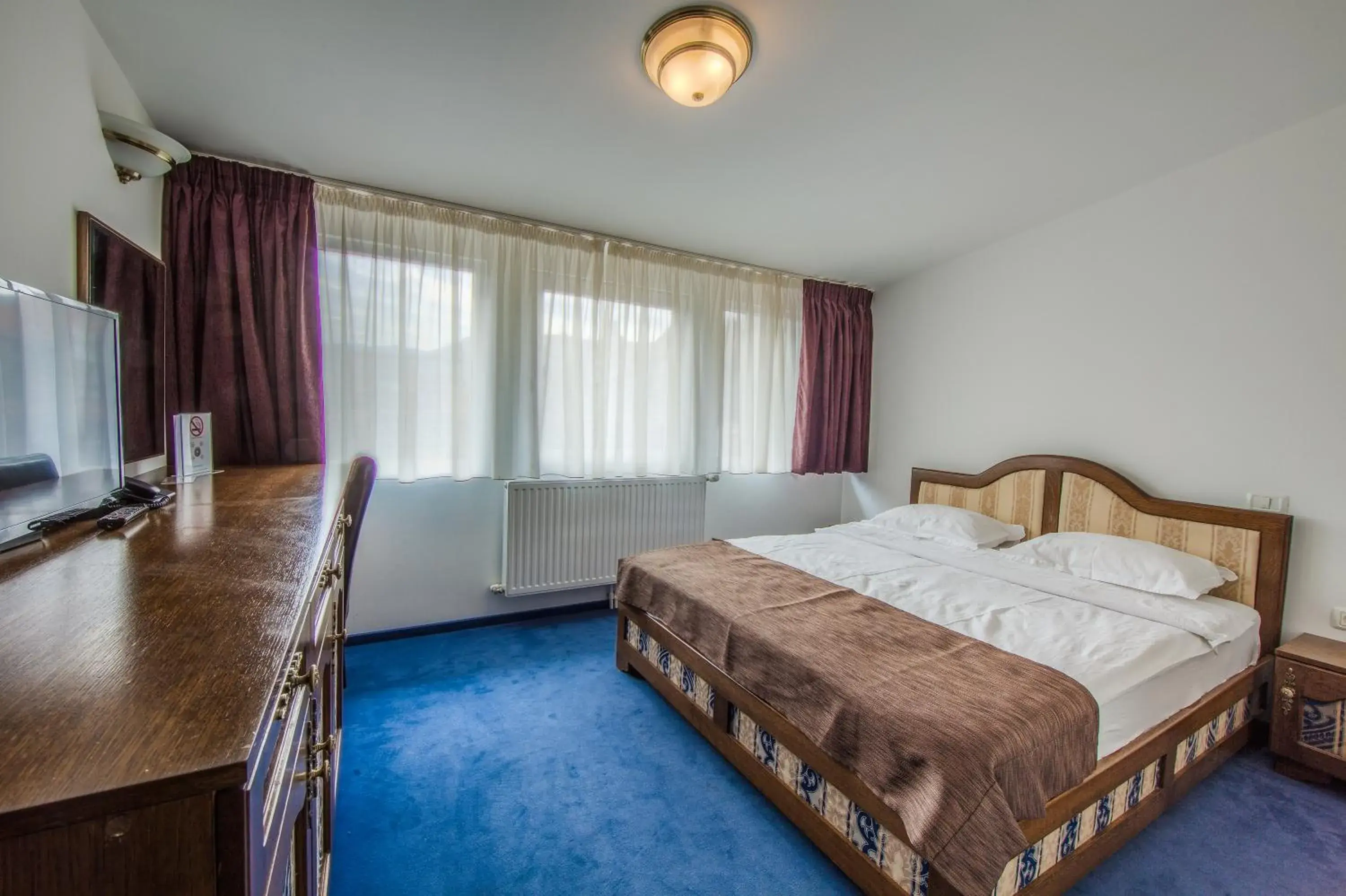 Photo of the whole room, Bed in Residence Central Annapolis Photo of the whole room, Bed in Residence Central Annapolis