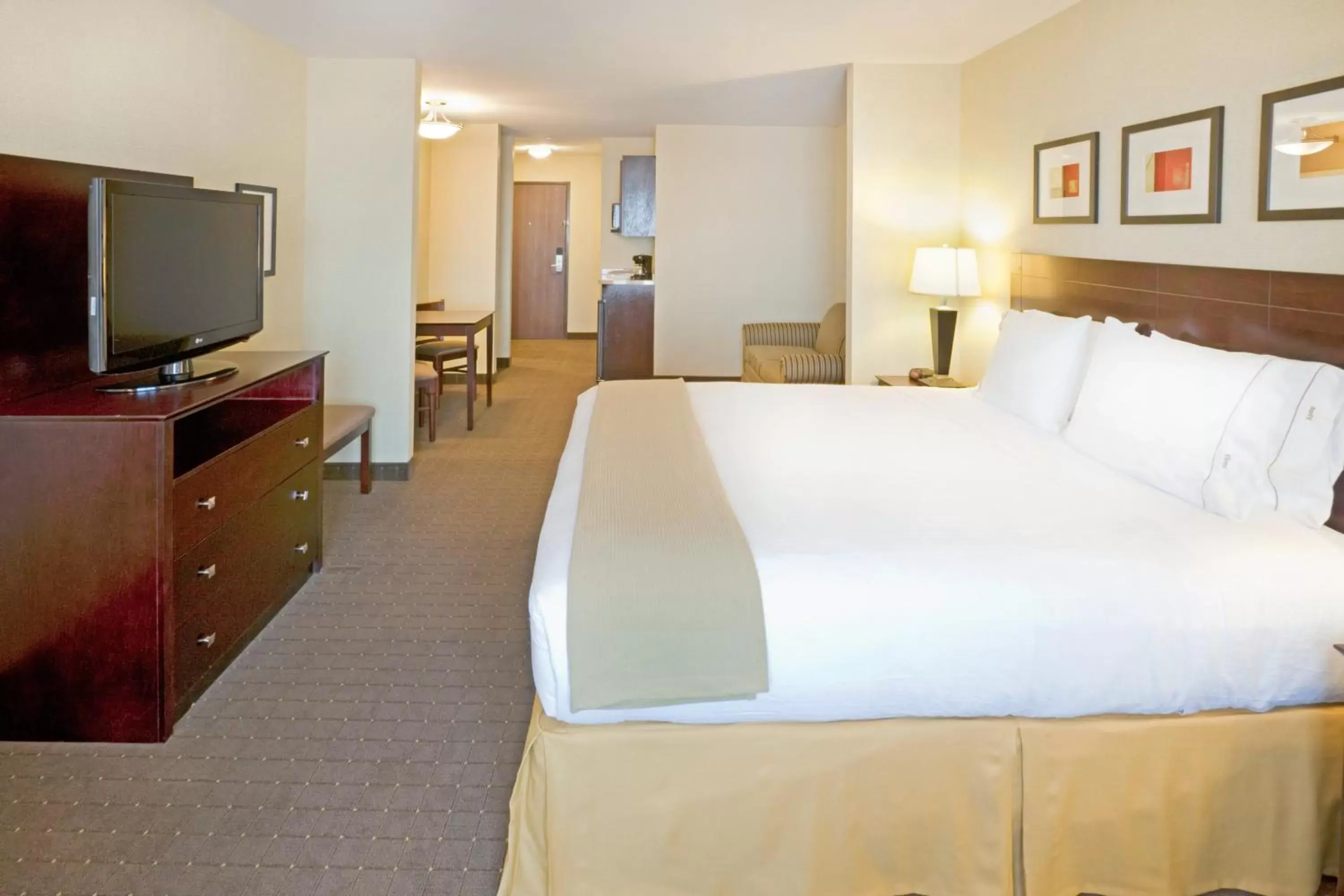 Photo of the whole room, Bed in Holiday Inn Express Hotel & Suites Eagle Pass, an IHG Hotel