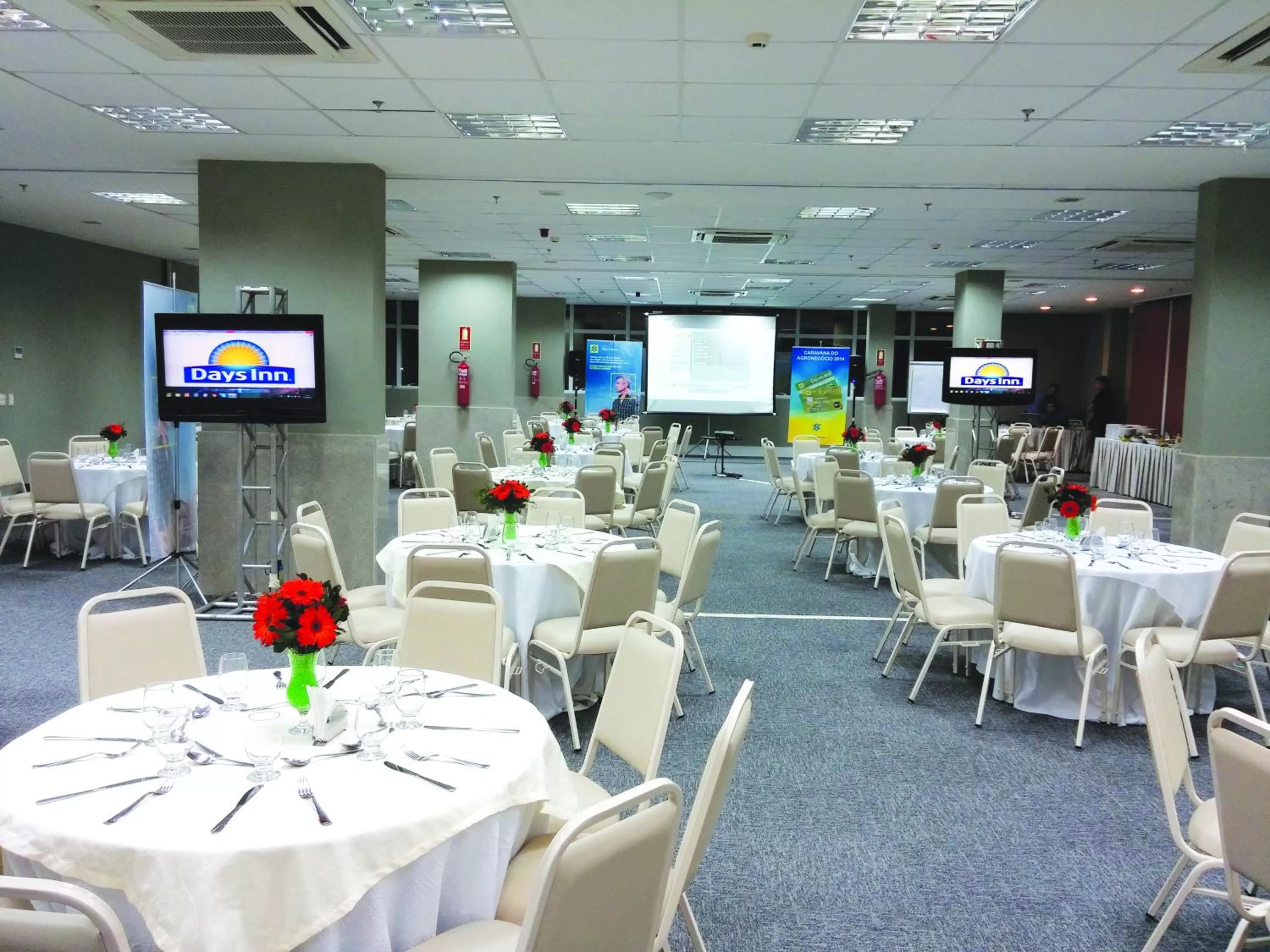 Meeting/conference room in Days Inn by Wyndham Linhares